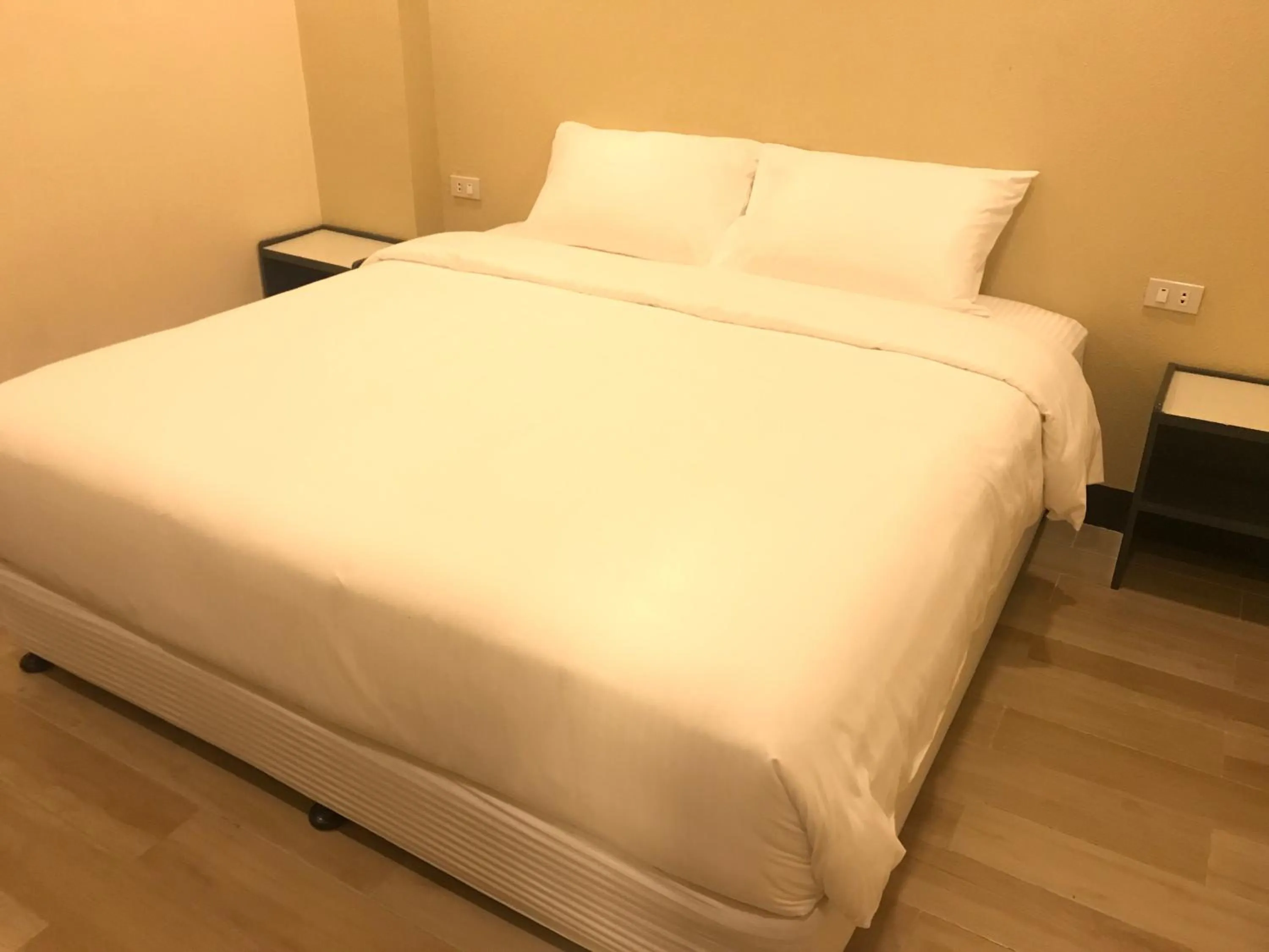 Bed in Babylon Oslob Coast Guesthouse