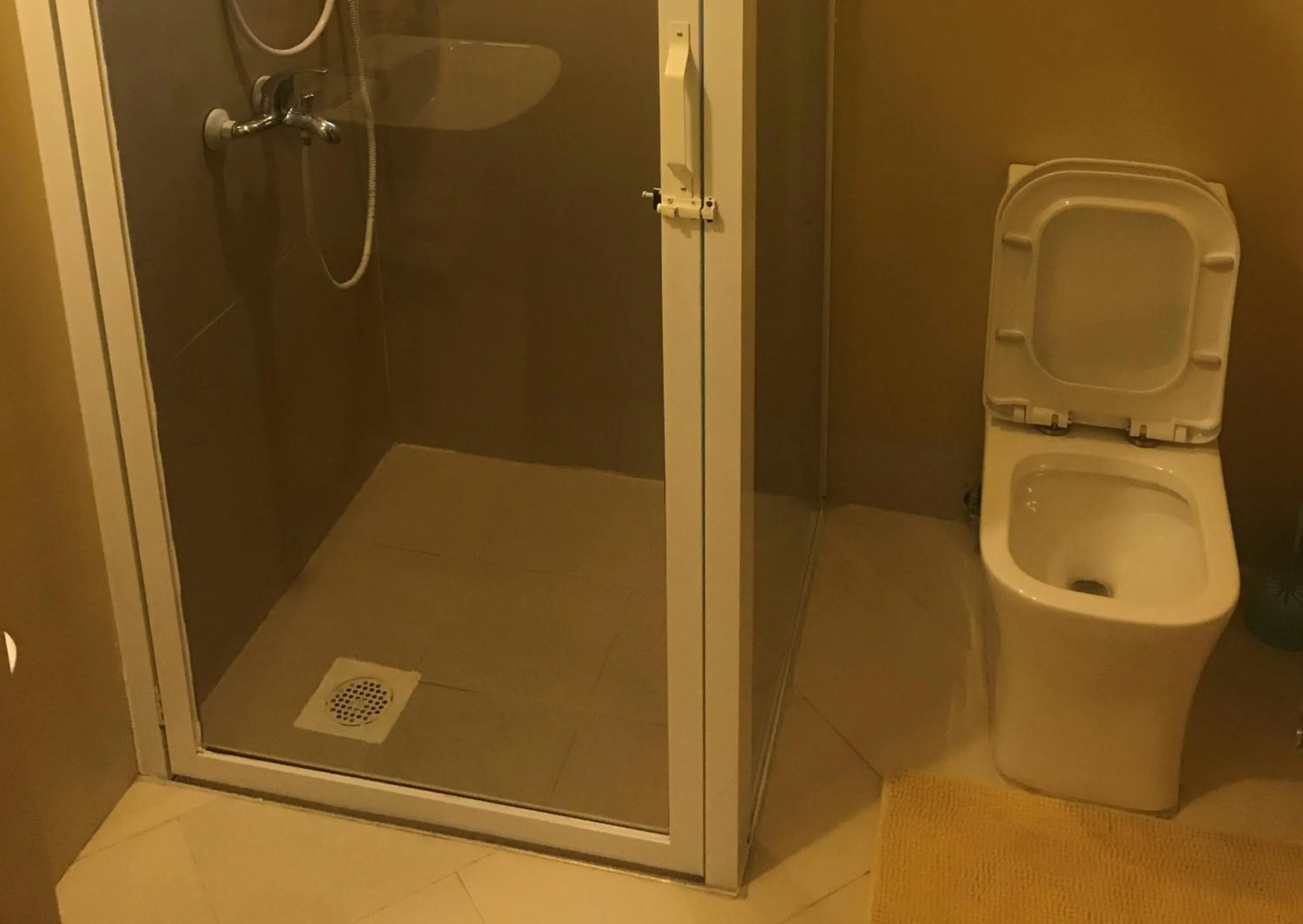 Shower in Babylon Oslob Coast Guesthouse