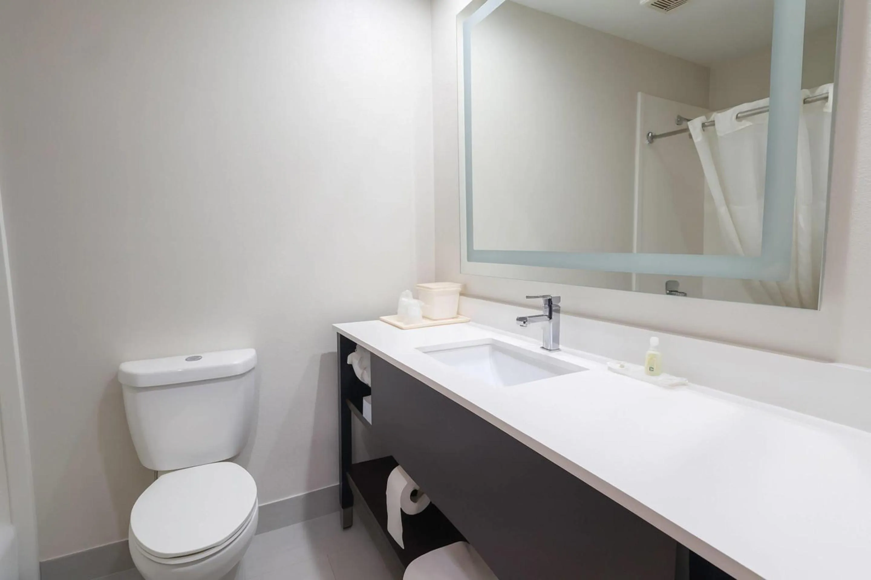 Bedroom in Quality Inn & Suites Circleville