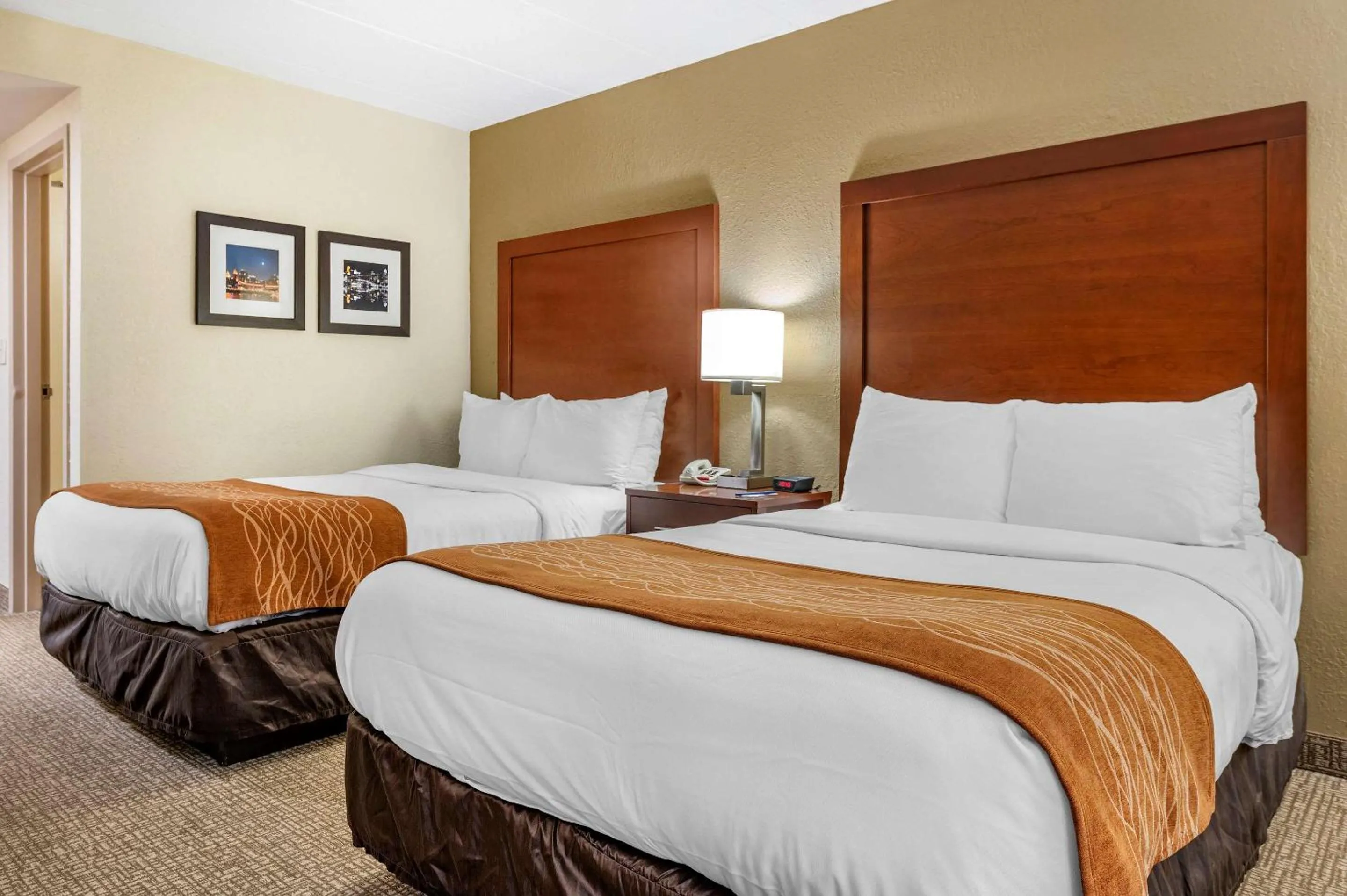 Photo of the whole room, Bed in Comfort Inn Cincinnati Northeast