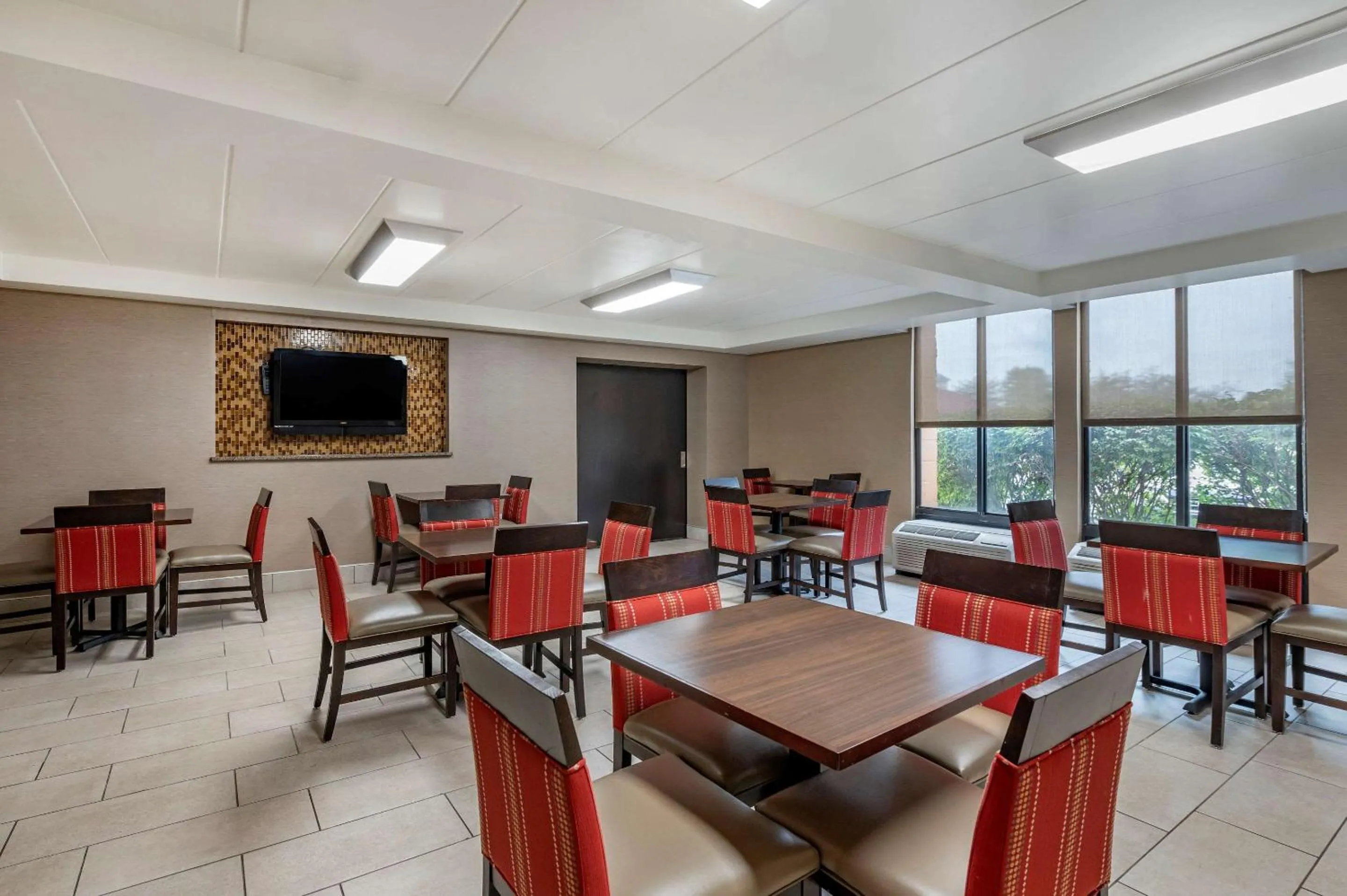 Restaurant/places to eat in Comfort Inn Cincinnati Northeast
