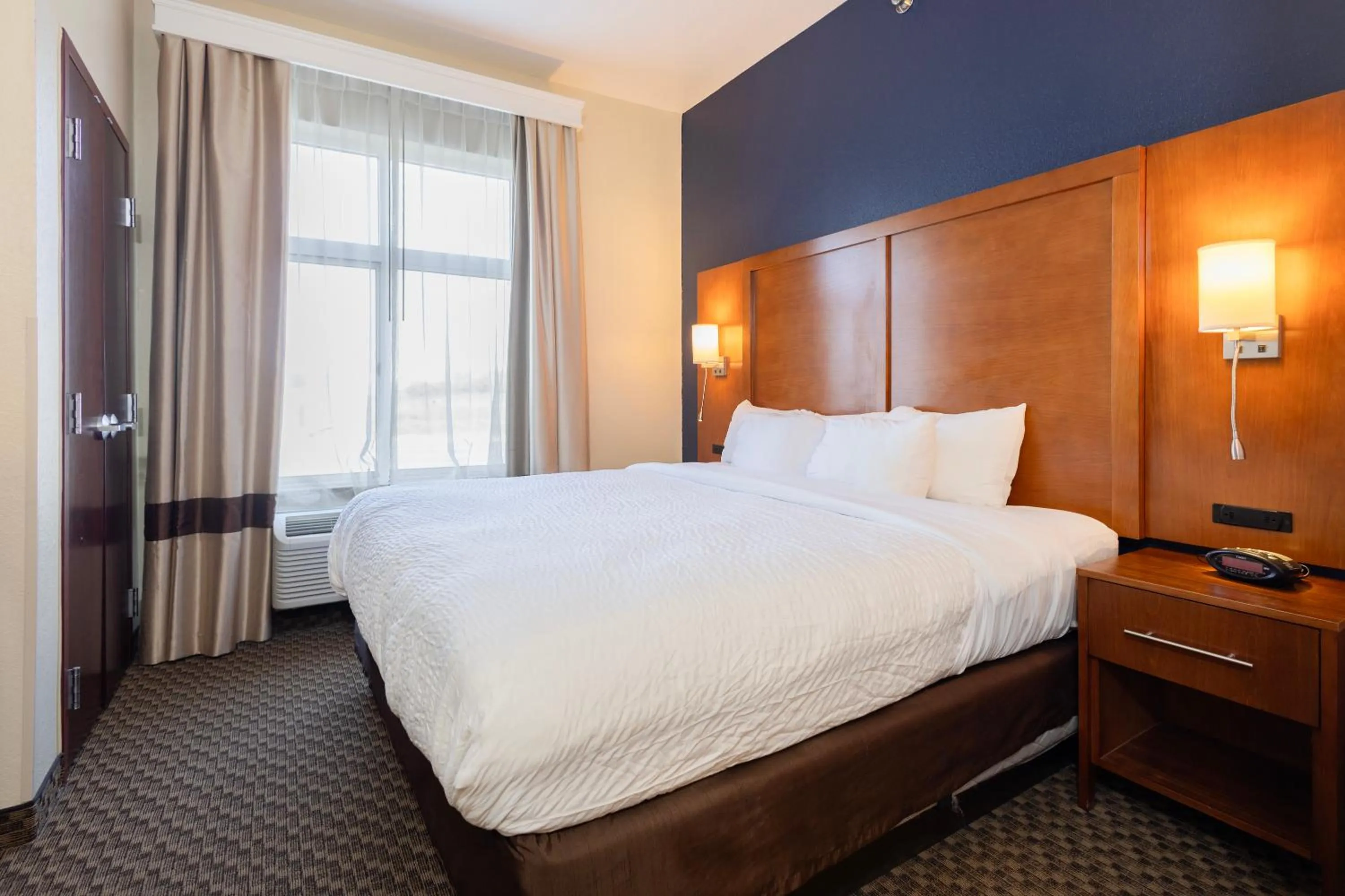 Bed in Comfort Suites Troy-I75