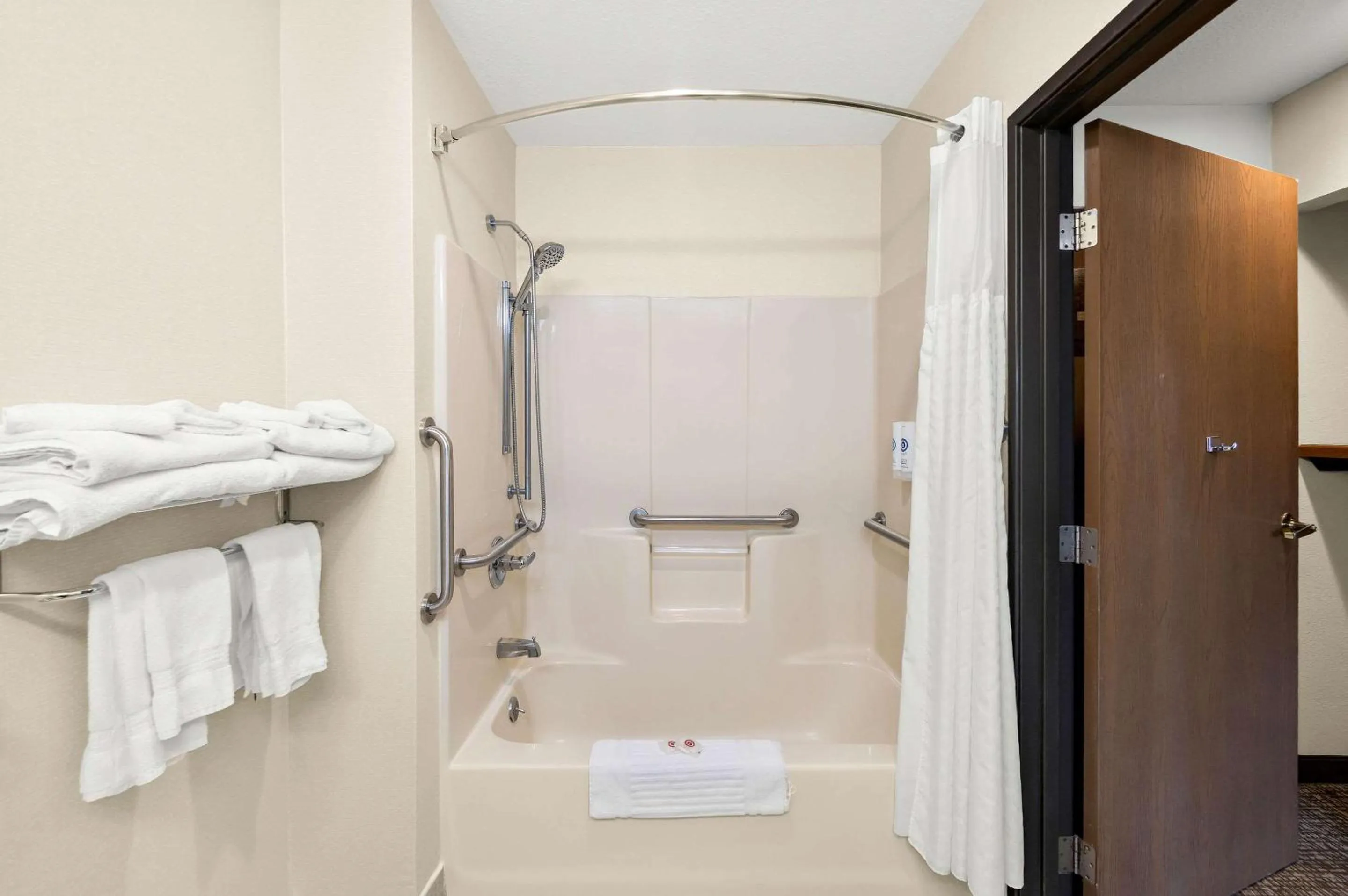 Bedroom in Comfort Inn Van Wert