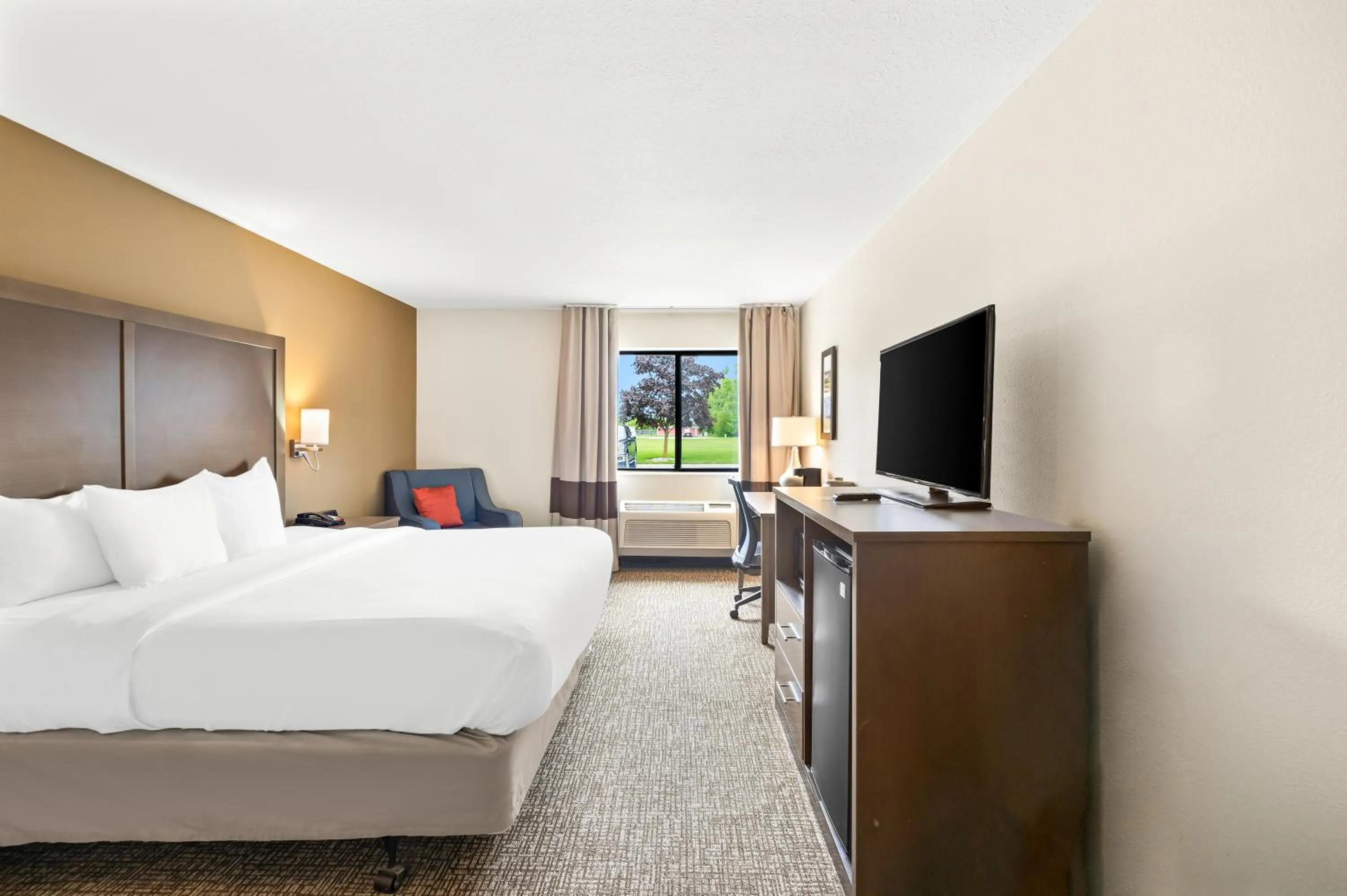 Bed in Comfort Inn Van Wert