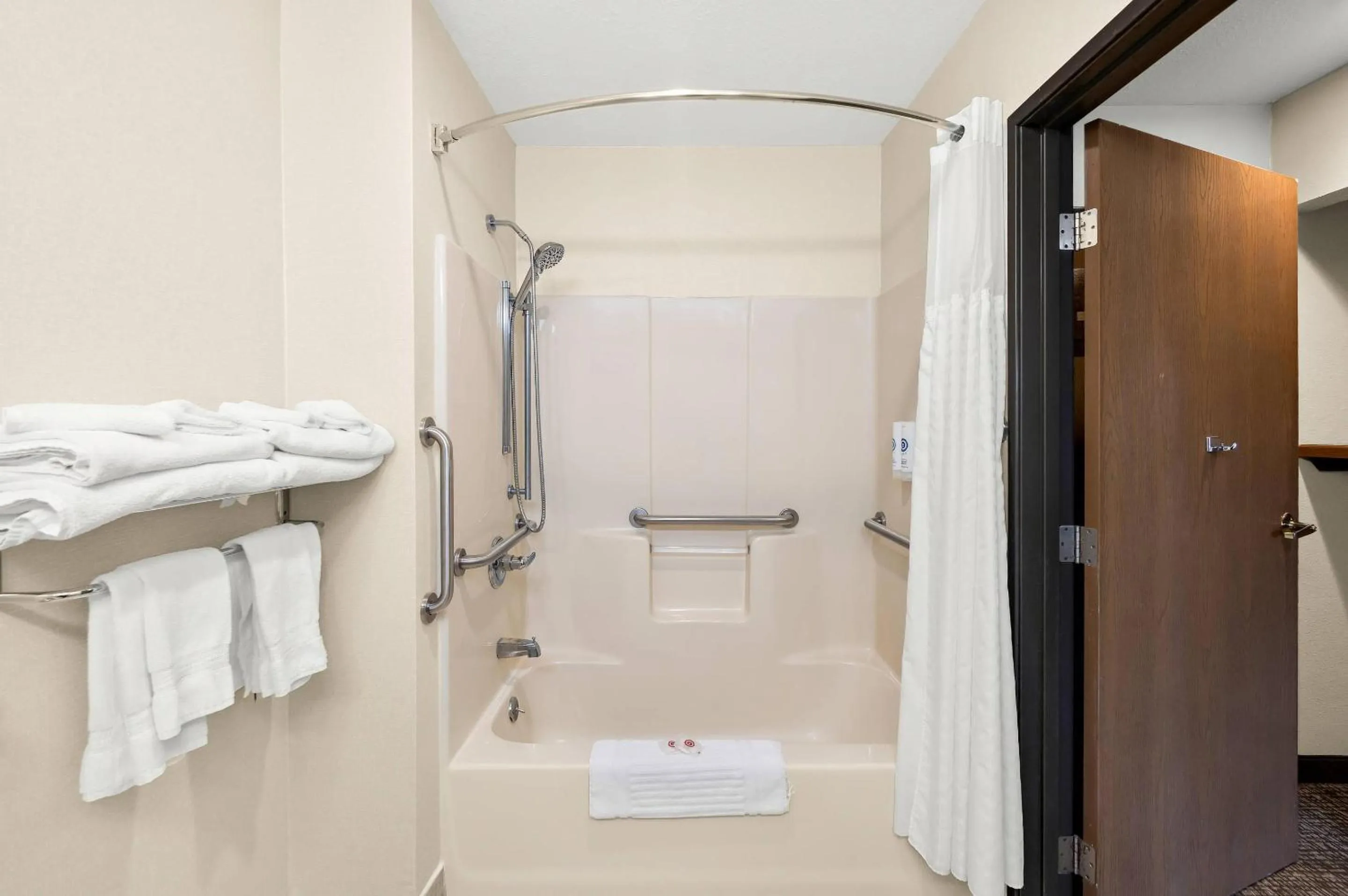 Bedroom in Comfort Inn Van Wert