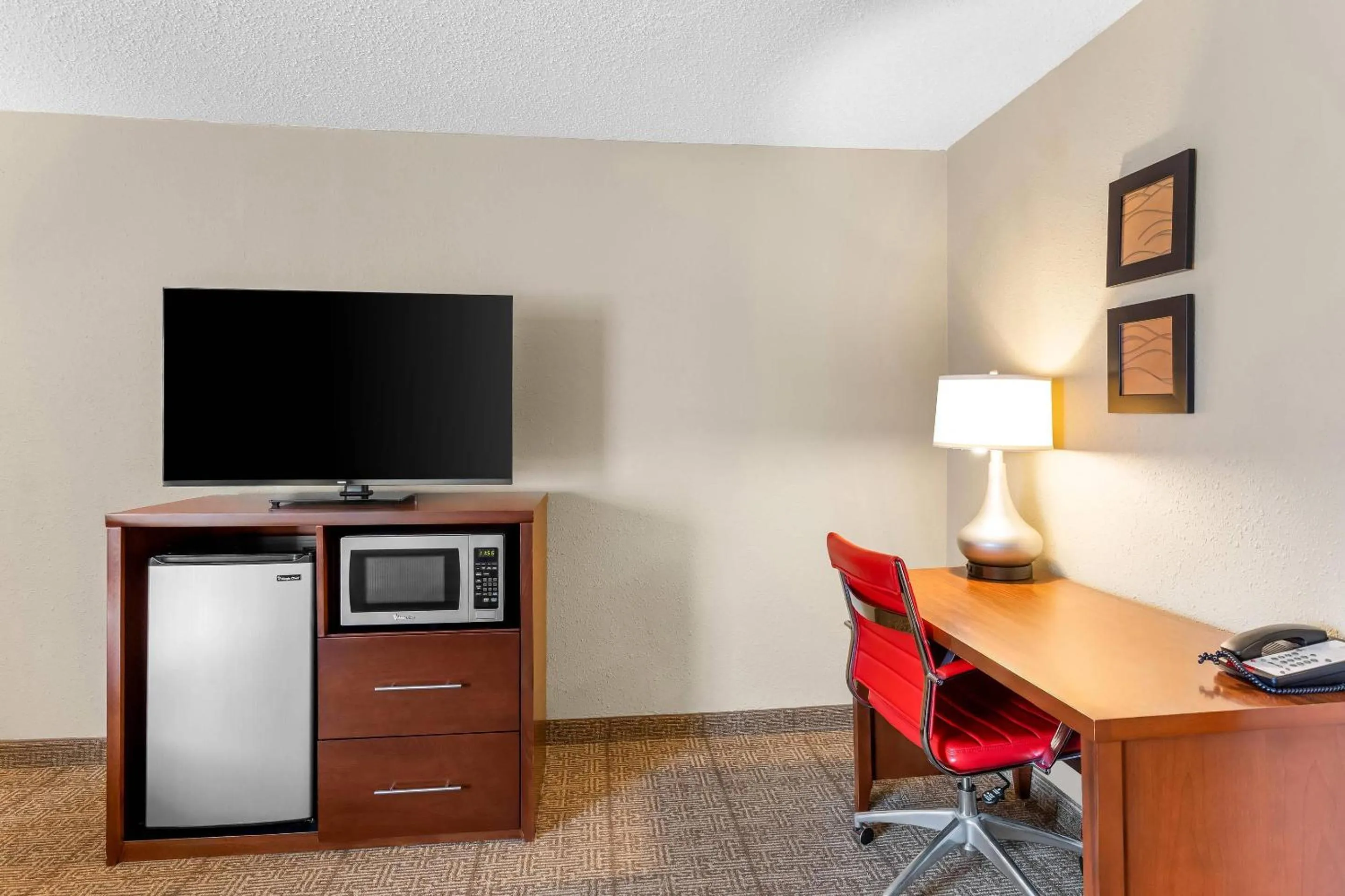 Bedroom in Comfort Inn Mayfield Heights Cleveland East