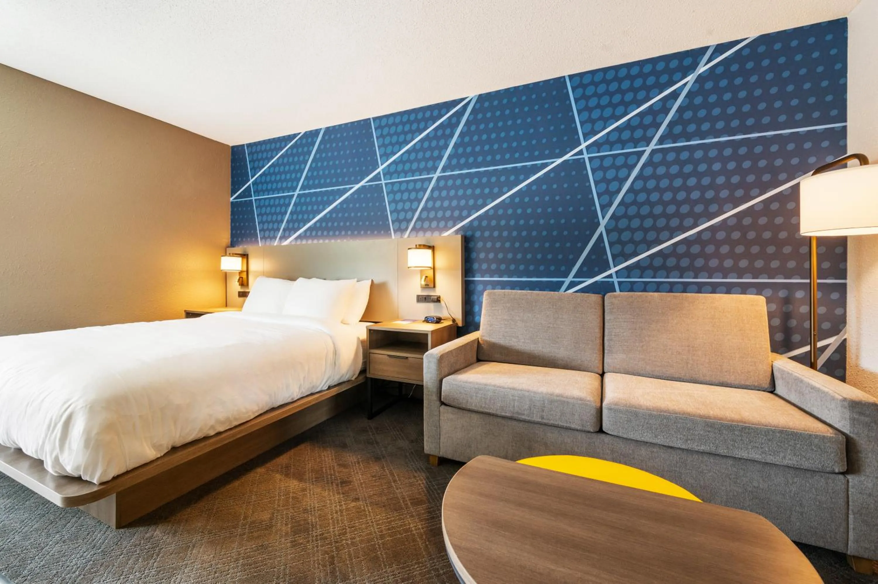 Bed in Comfort Inn Mayfield Heights Cleveland East