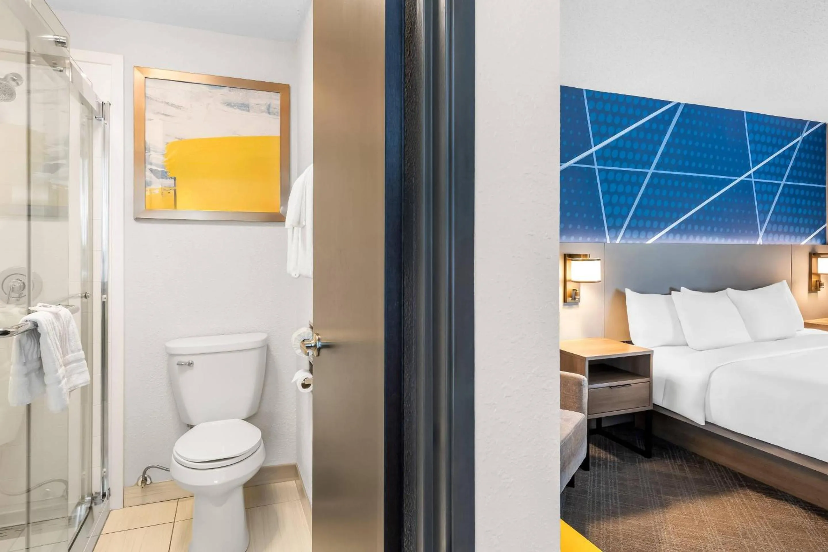 Bedroom, Bed in Comfort Inn Mayfield Heights Cleveland East