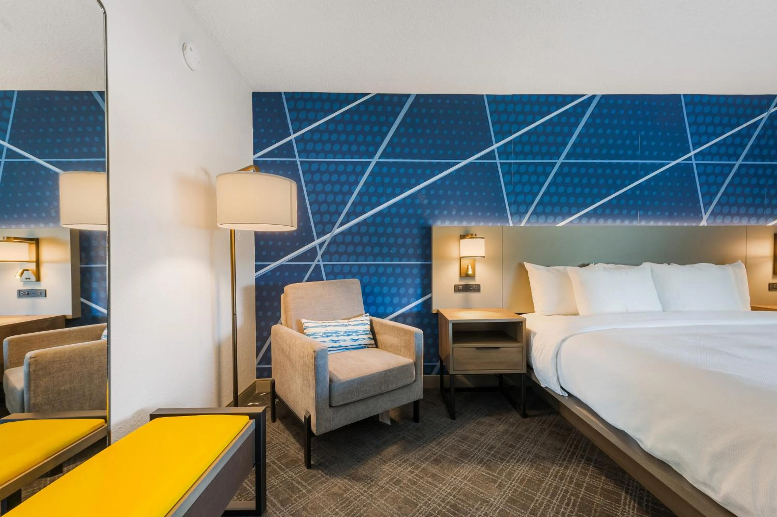 Bed in Comfort Inn Mayfield Heights Cleveland East