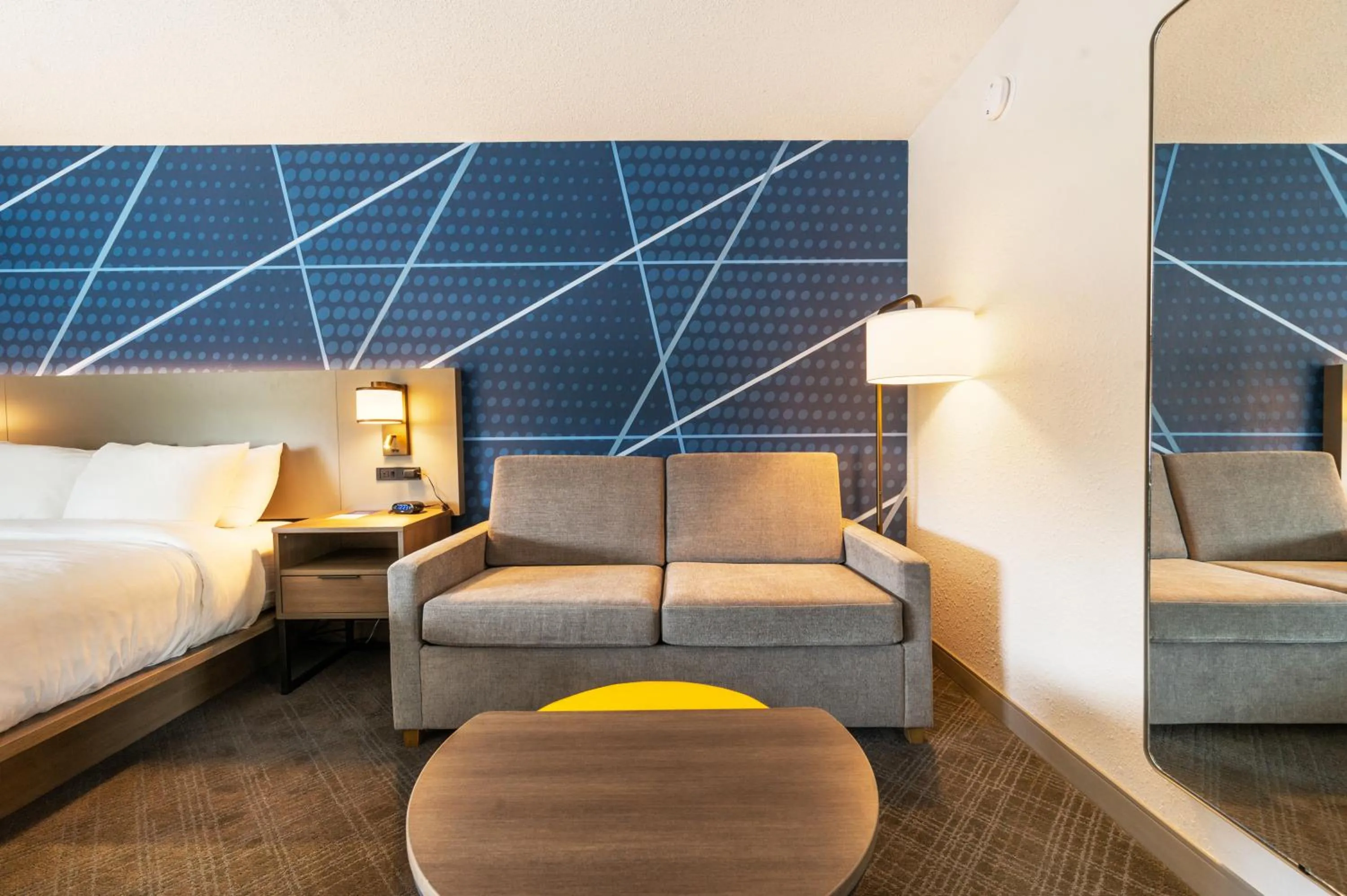 Bed in Comfort Inn Mayfield Heights Cleveland East