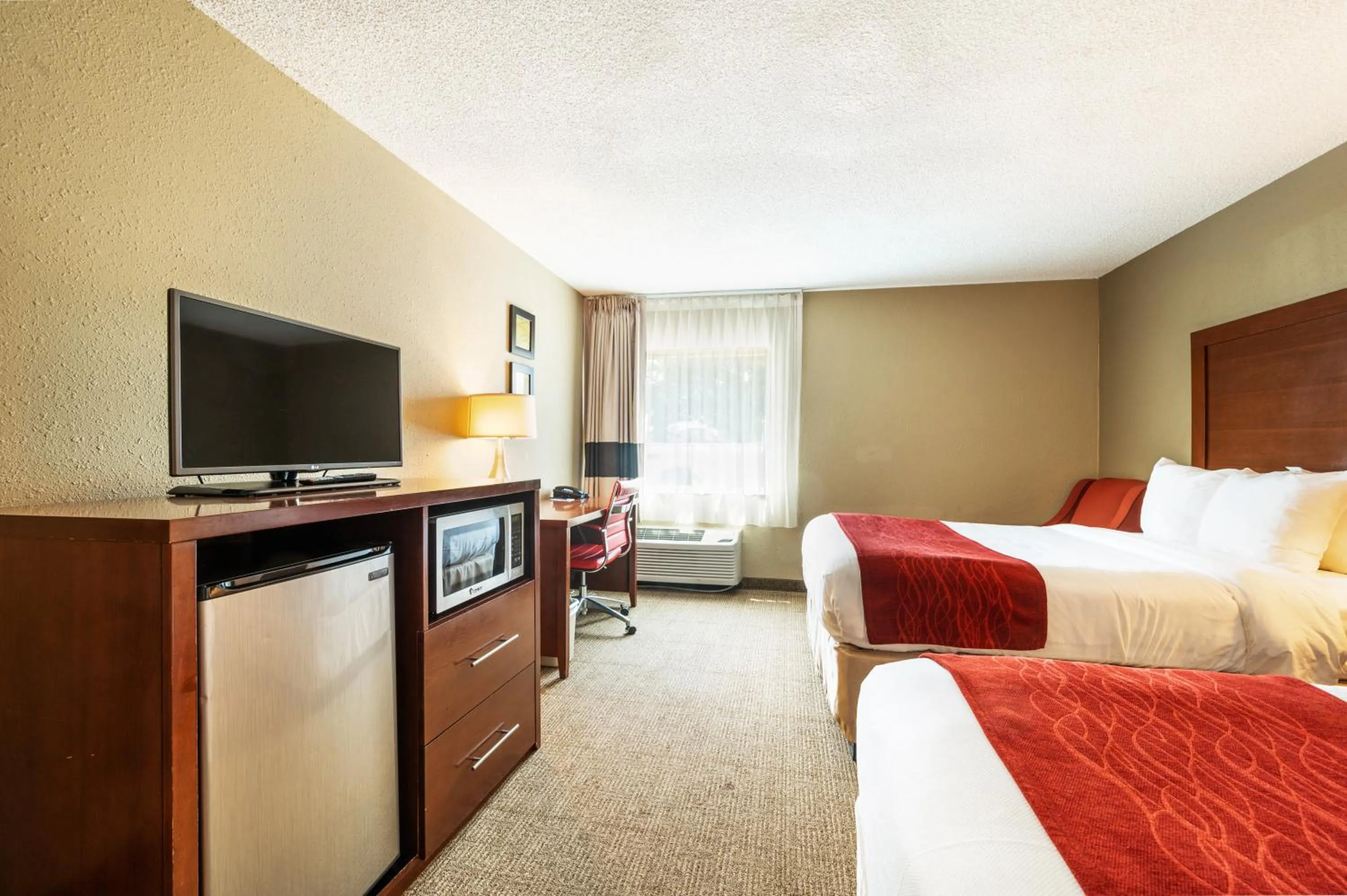 Bed in Comfort Inn Mayfield Heights Cleveland East