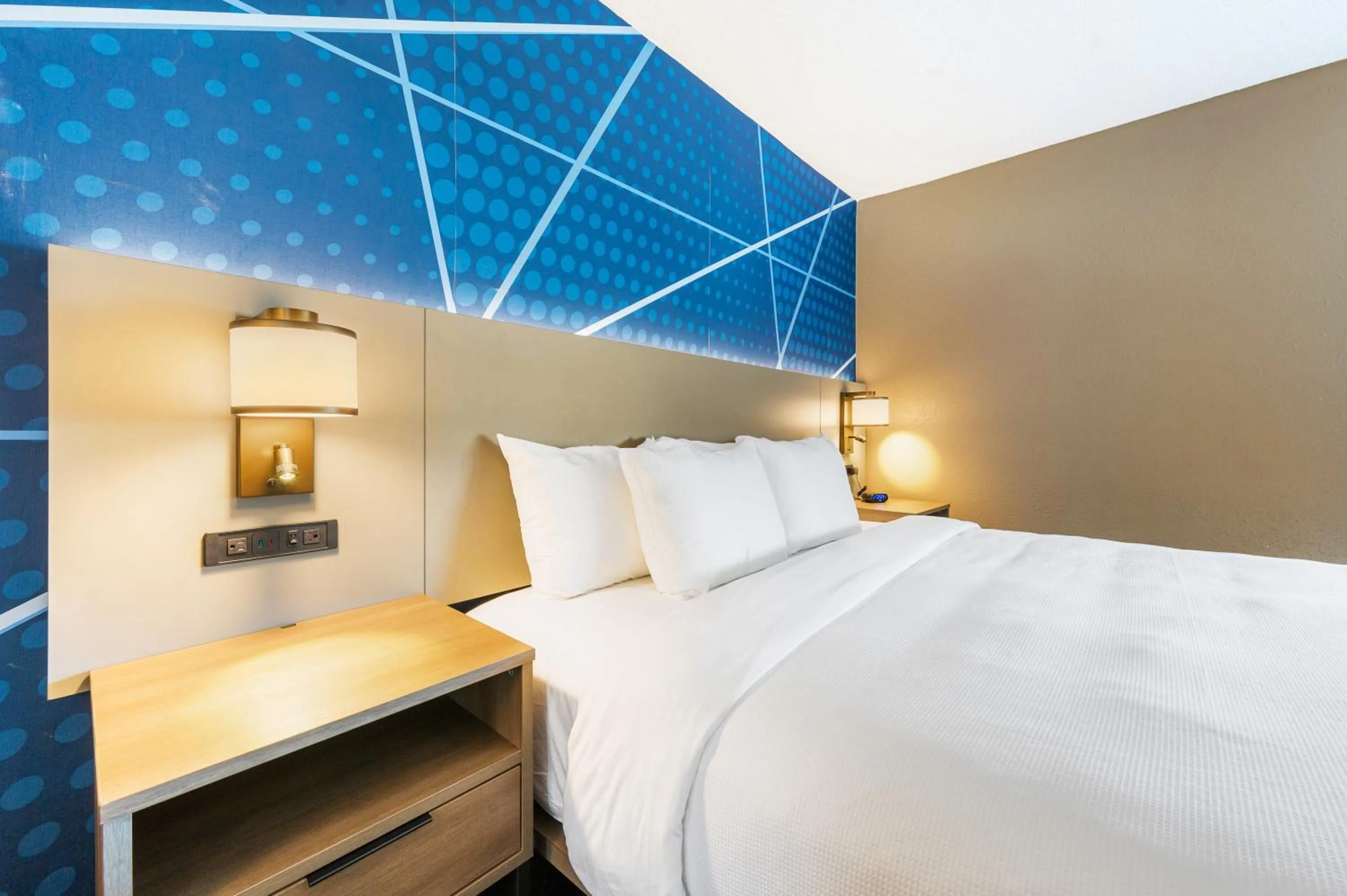 Bed in Comfort Inn Mayfield Heights Cleveland East