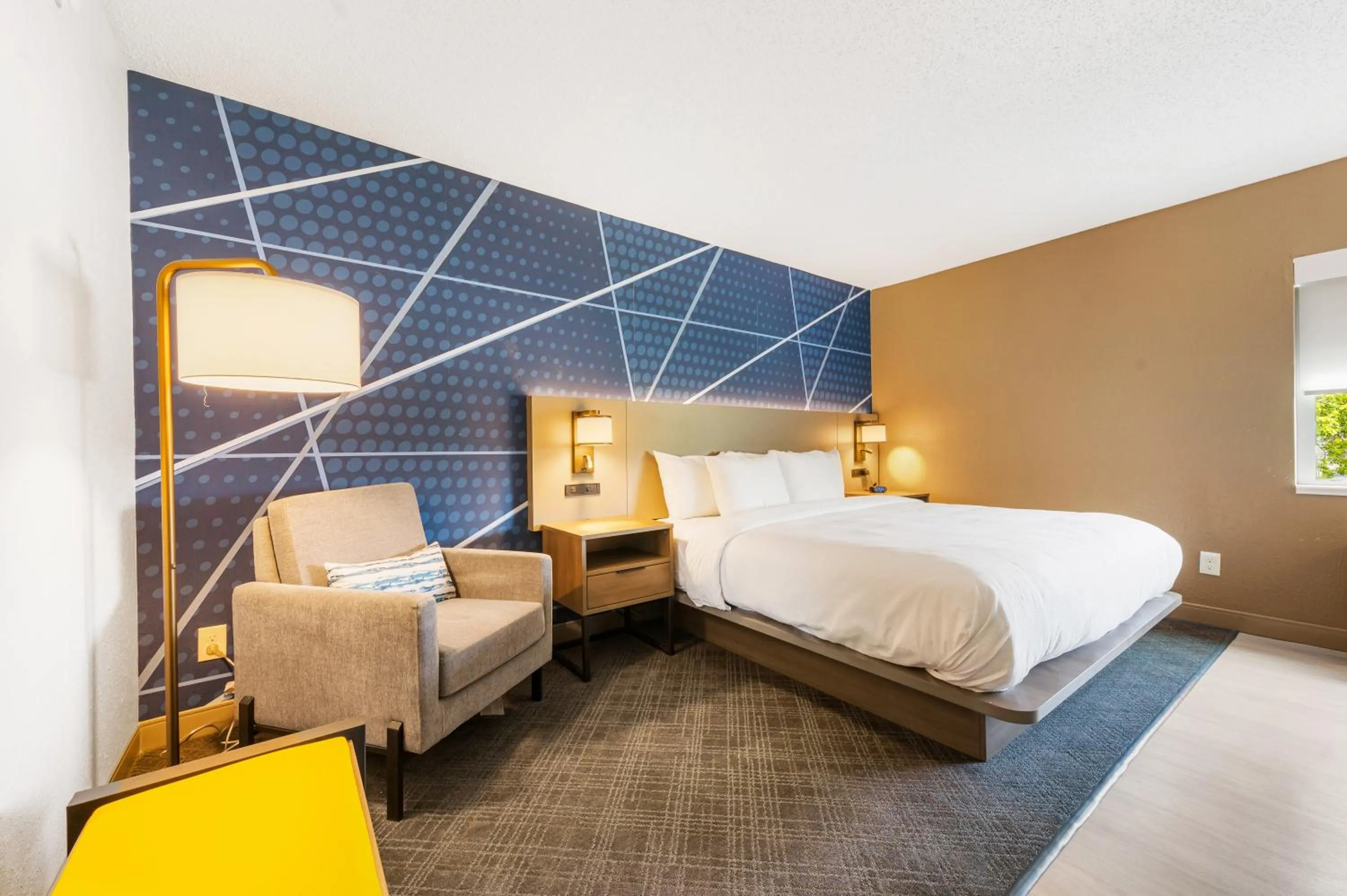 Bed in Comfort Inn Mayfield Heights Cleveland East