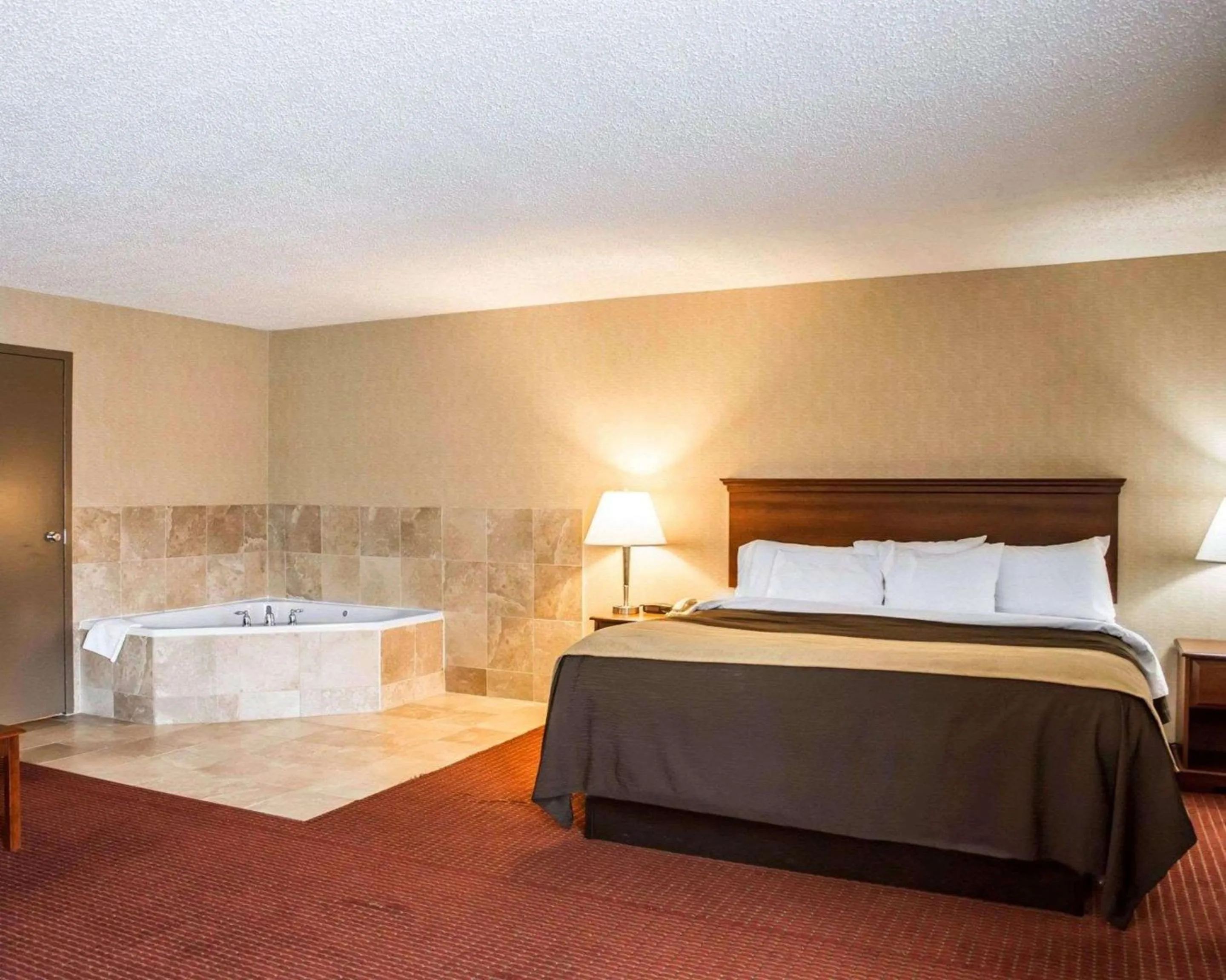 Photo of the whole room, Bed in Quality Inn Springboro West