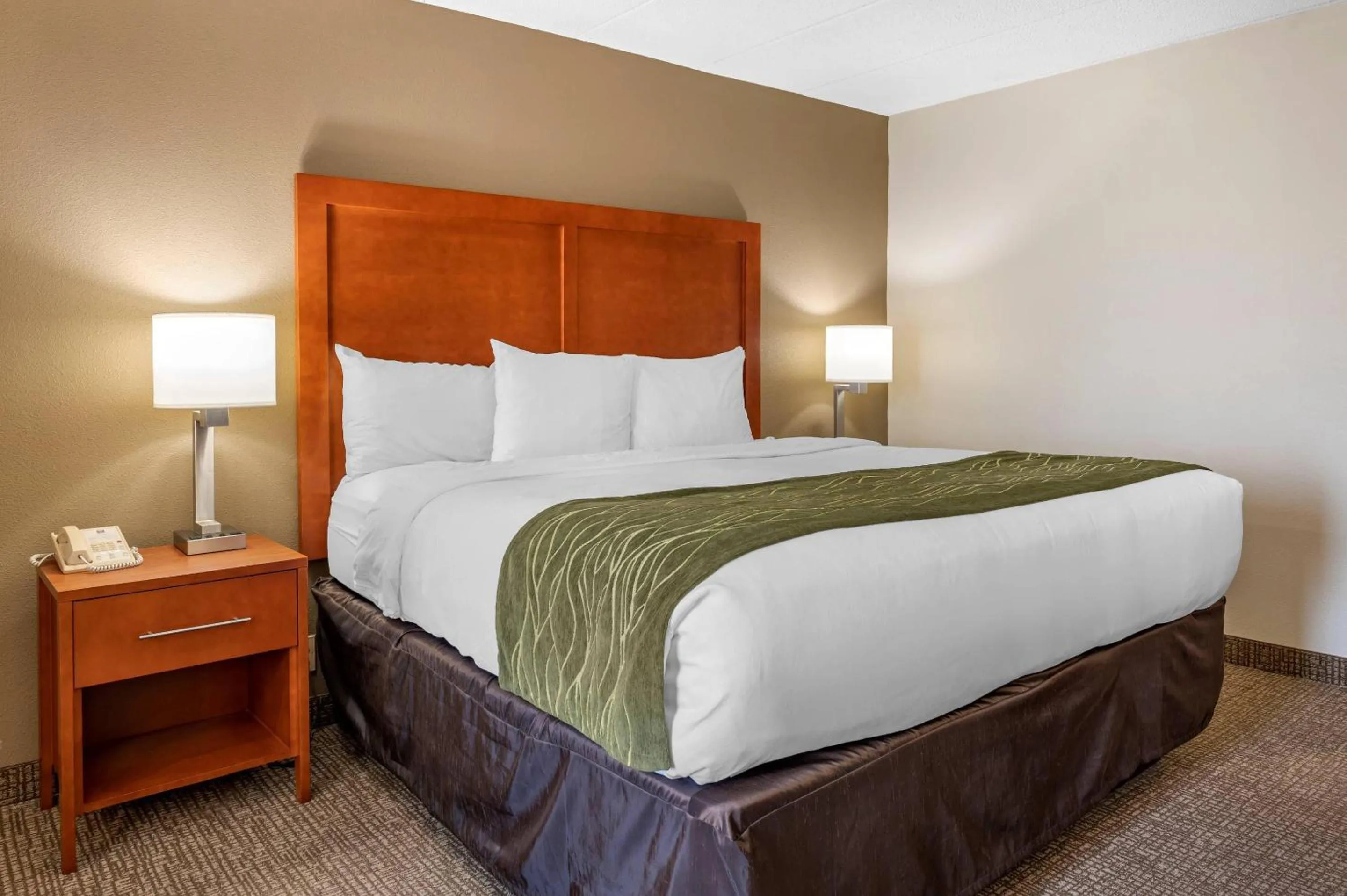 Bedroom, Bed in Comfort Inn Oxford - University Area