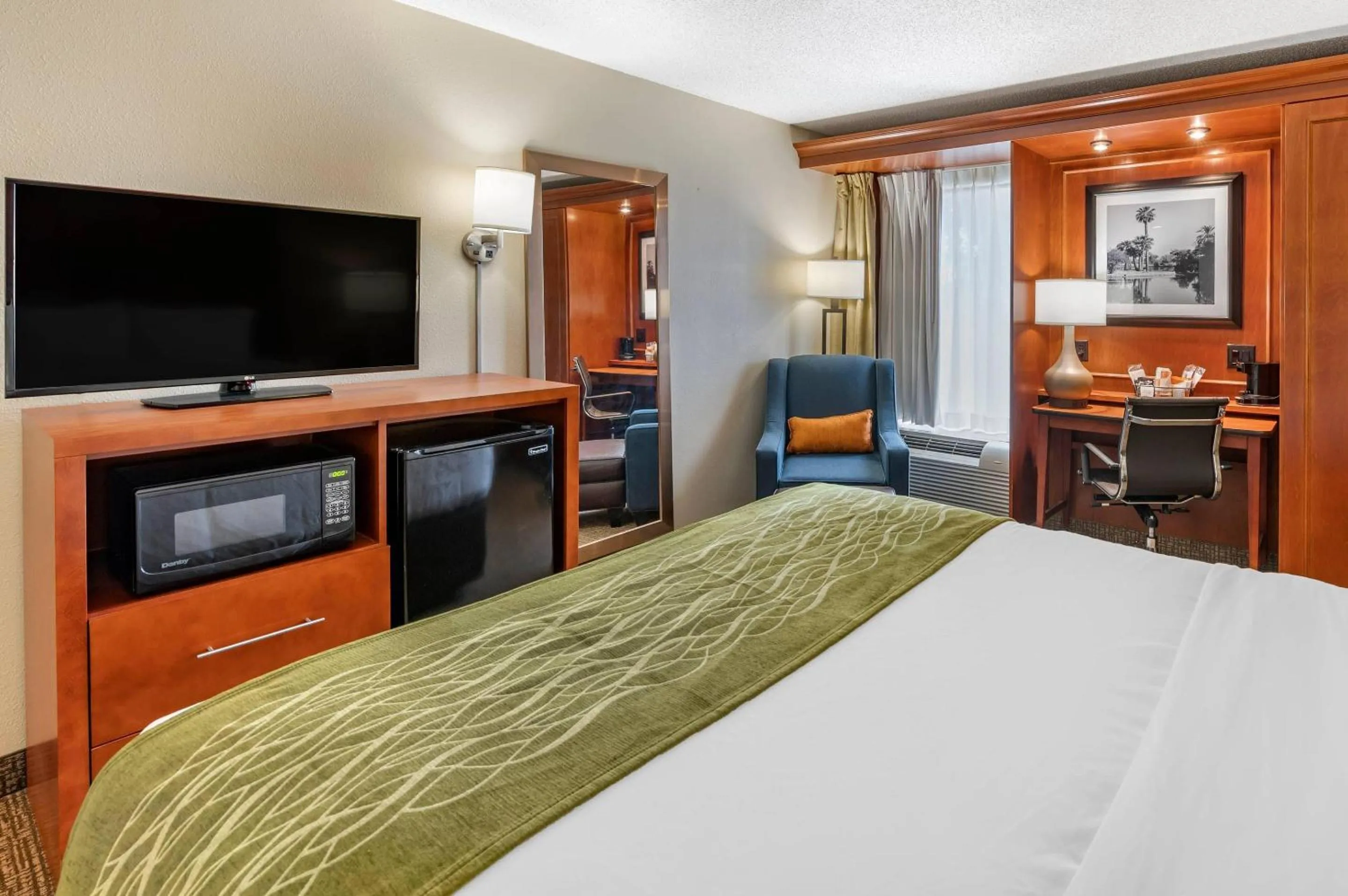 Bedroom, Bed in Comfort Inn Oxford - University Area