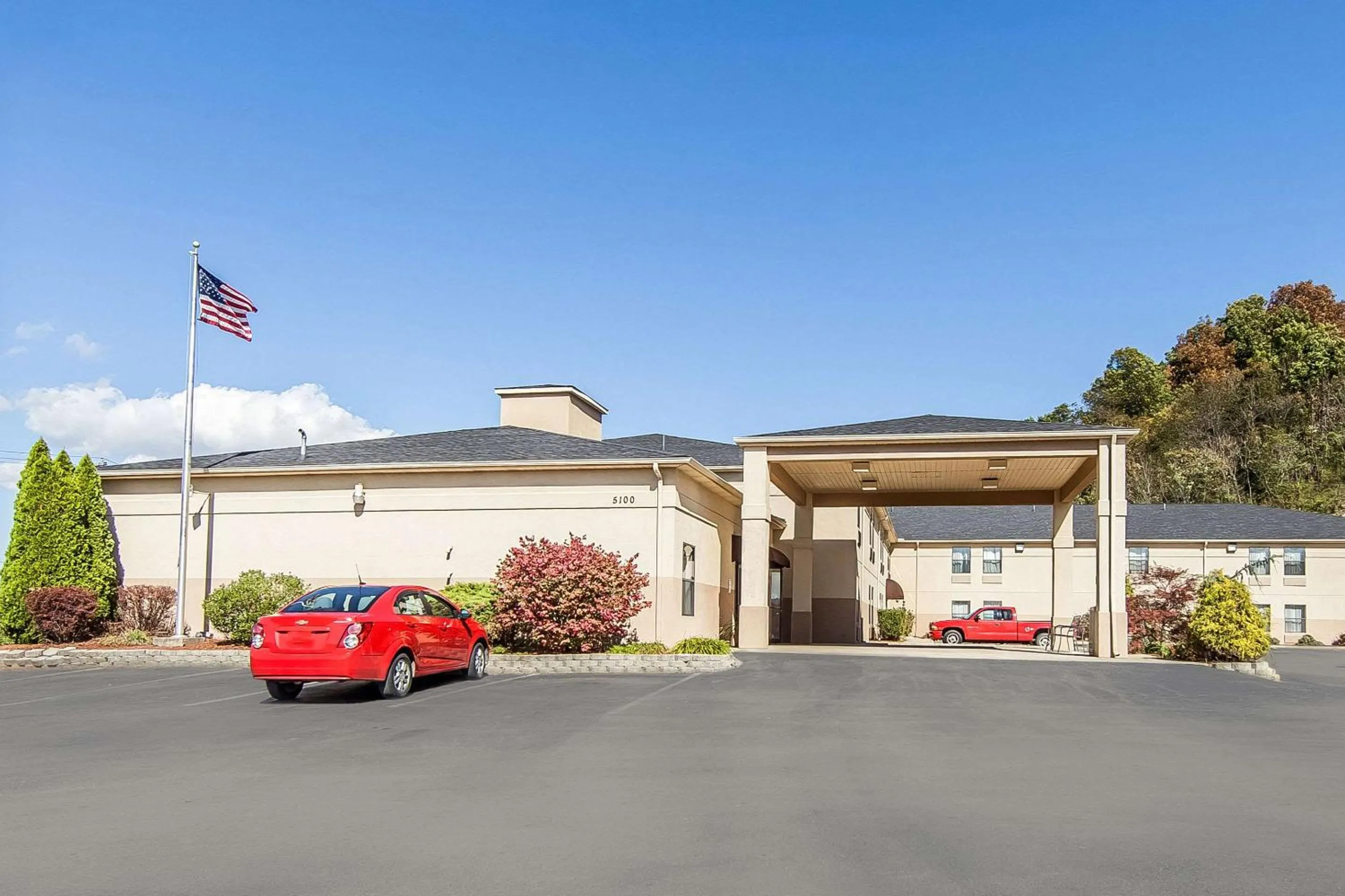 Property building in Quality Inn & Suites Portsmouth