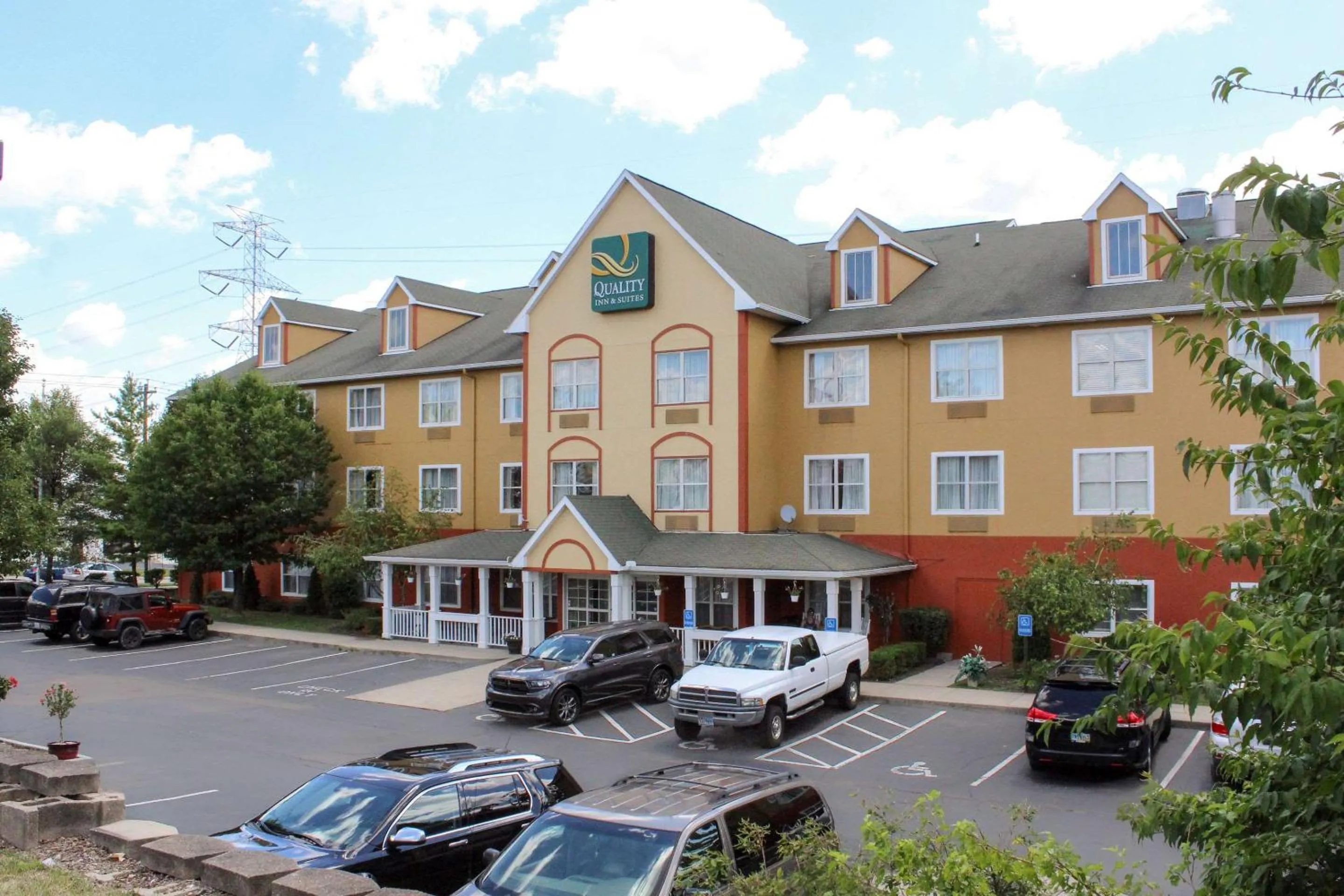 Property building in Quality Inn & Suites Cincinnati Sharonville