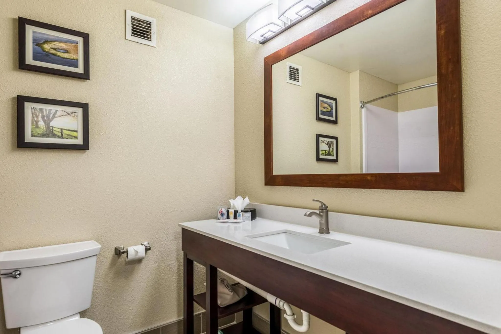 Bathroom in Comfort Inn & Suites Dayton North