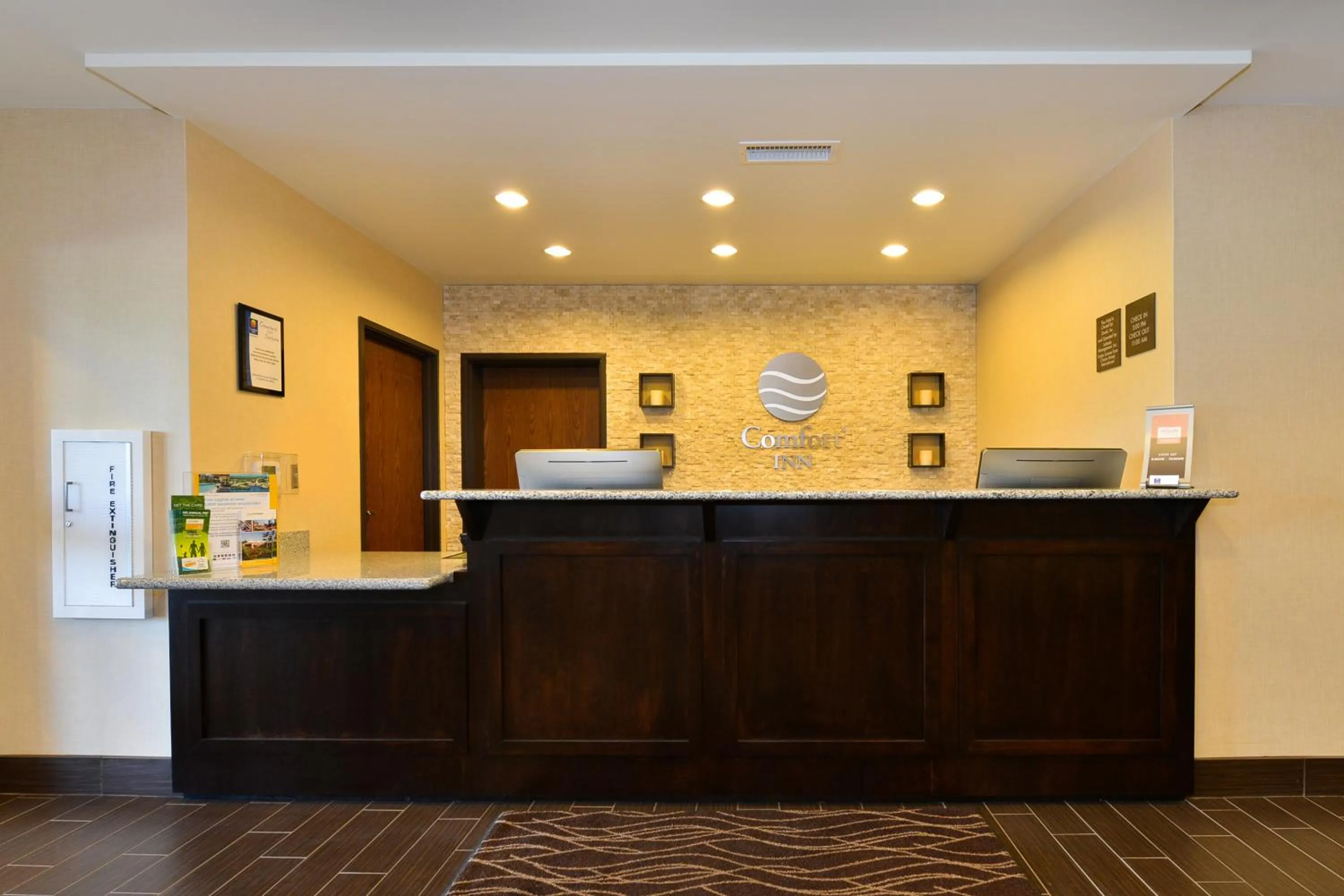 Lobby or reception in Comfort Inn St Clairsville