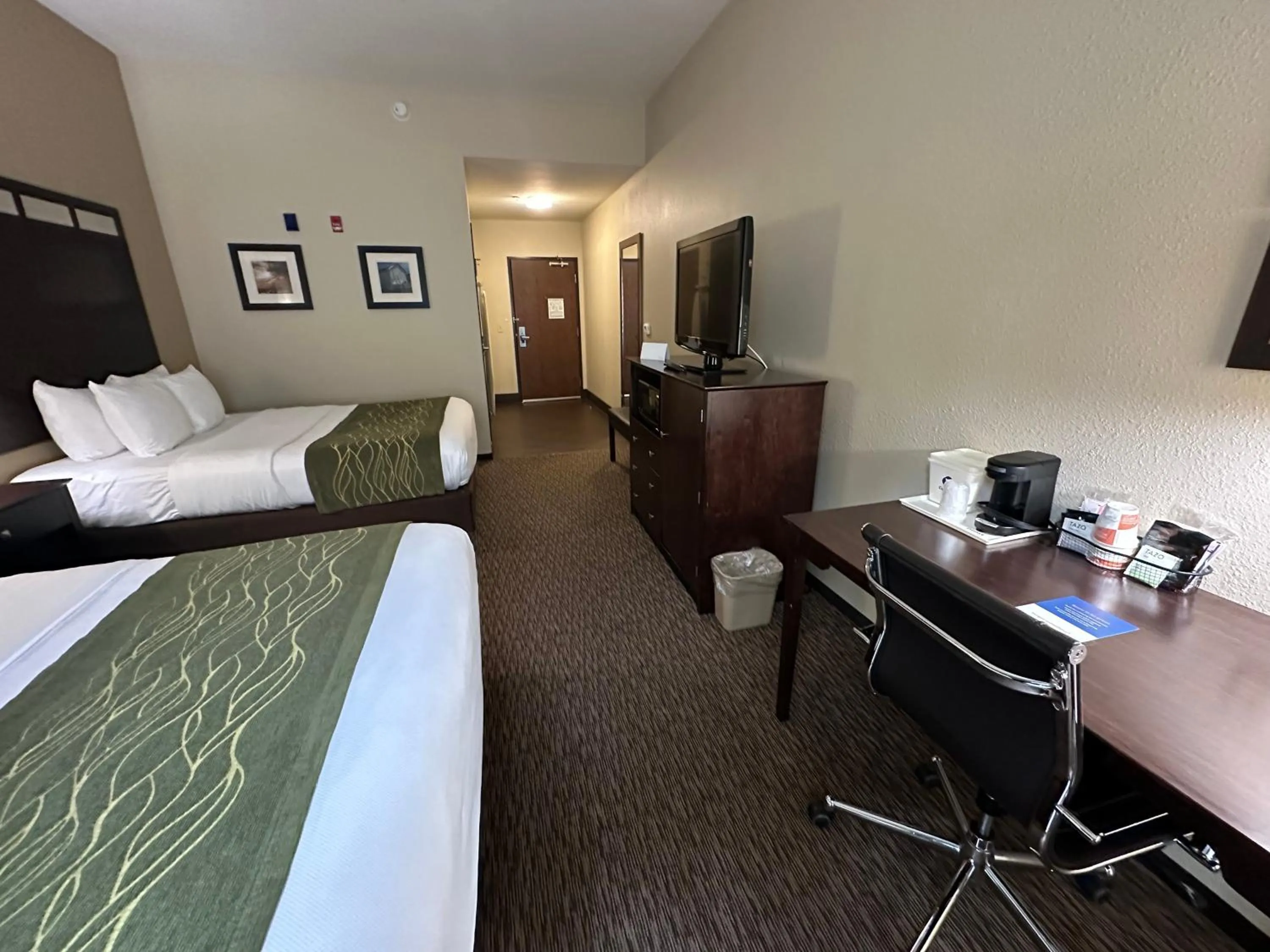 TV and multimedia, Bed in Comfort Inn St Clairsville