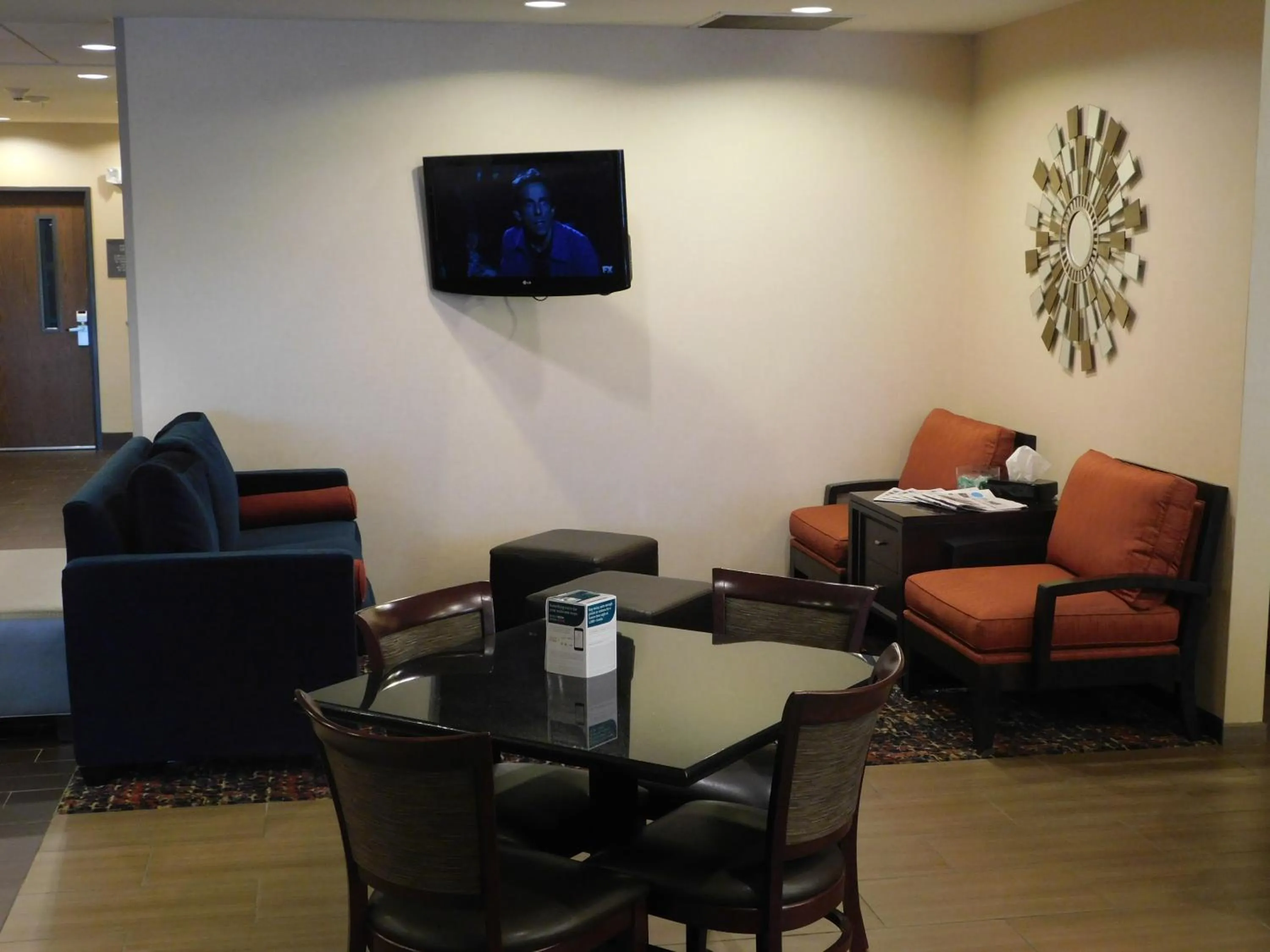 Communal lounge/ TV room in Comfort Inn St Clairsville