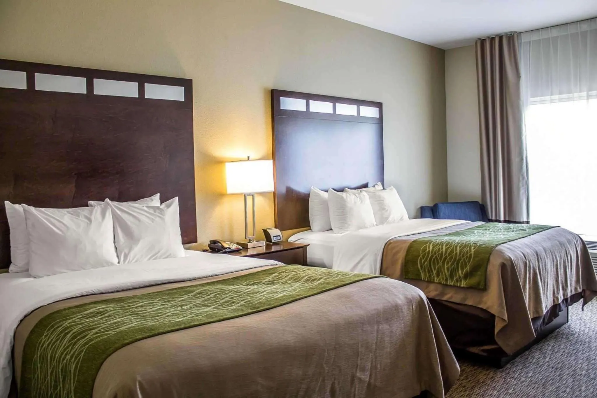 Photo of the whole room, Bed in Comfort Inn St Clairsville