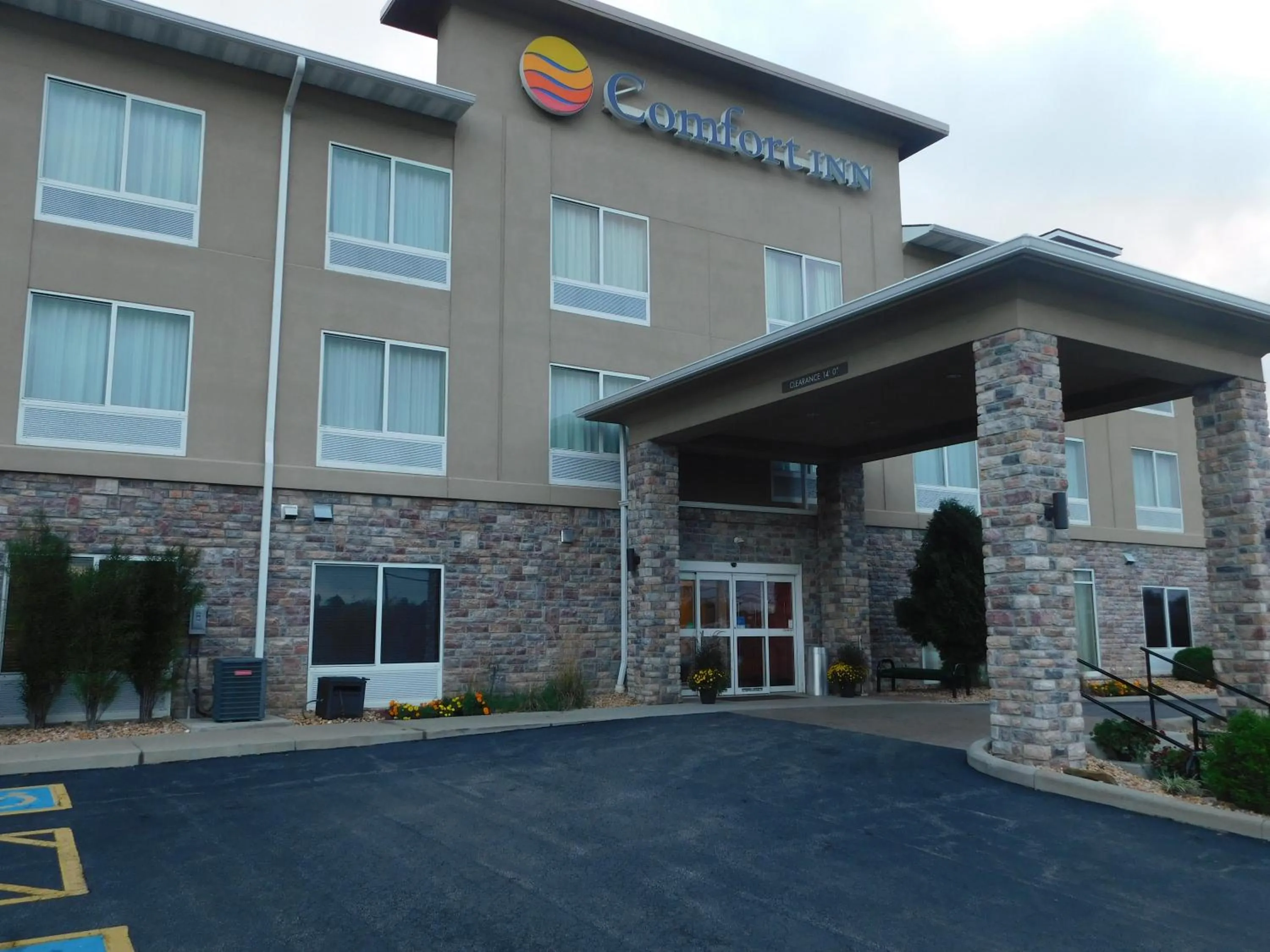 Facade/entrance in Comfort Inn St Clairsville