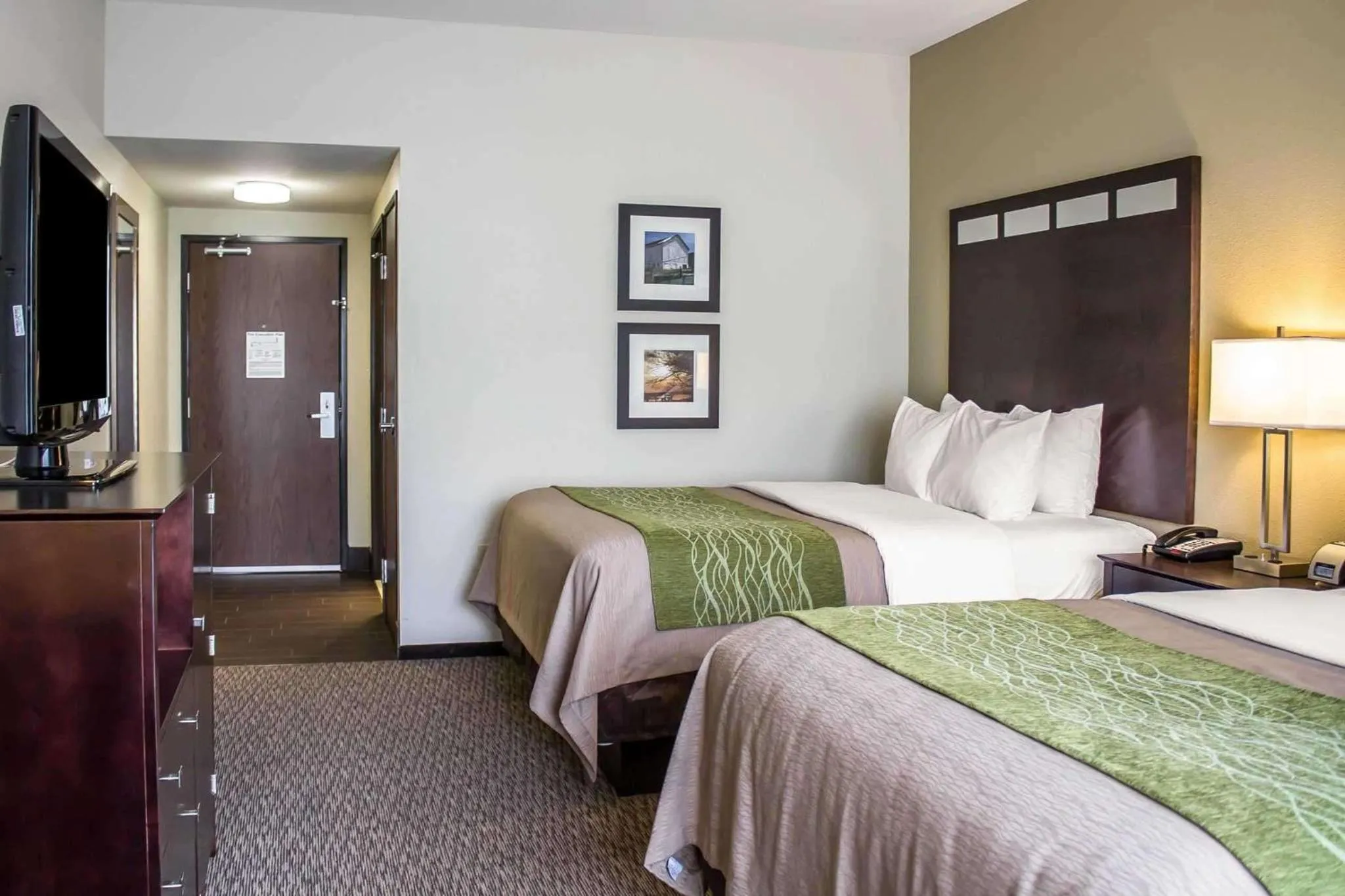 Photo of the whole room, Bed in Comfort Inn St Clairsville