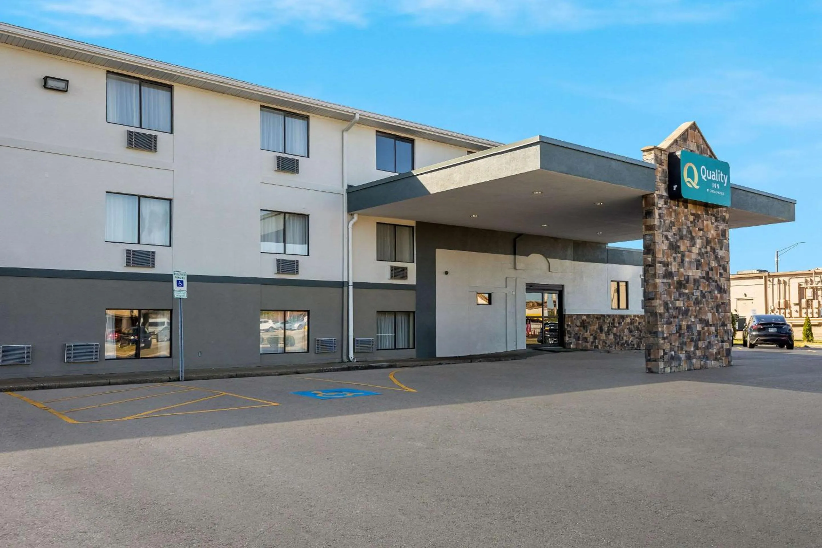 Property building in Quality Inn Hall of Fame