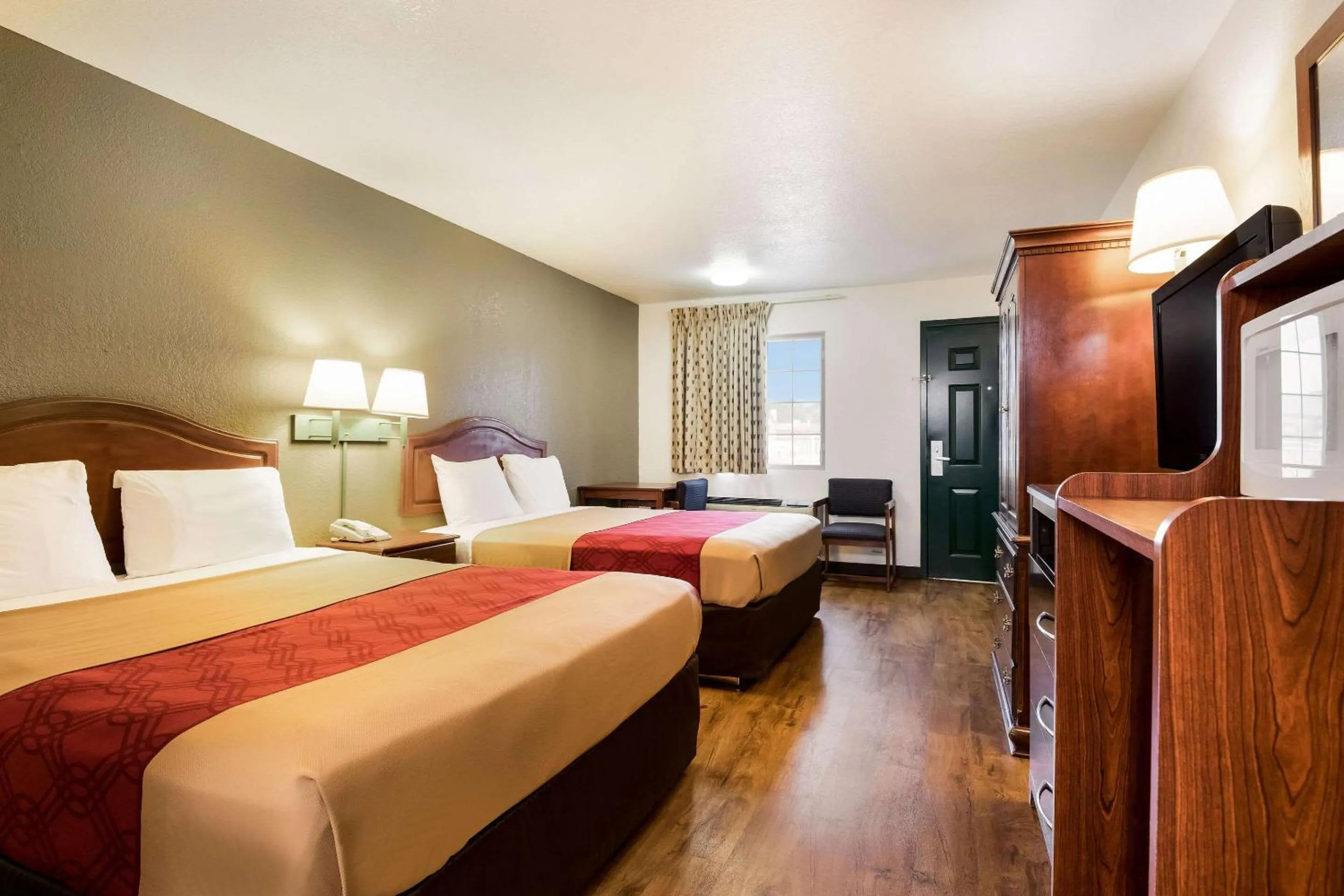 Bedroom, Bed in Econo Lodge Bartlesville Hwy 75