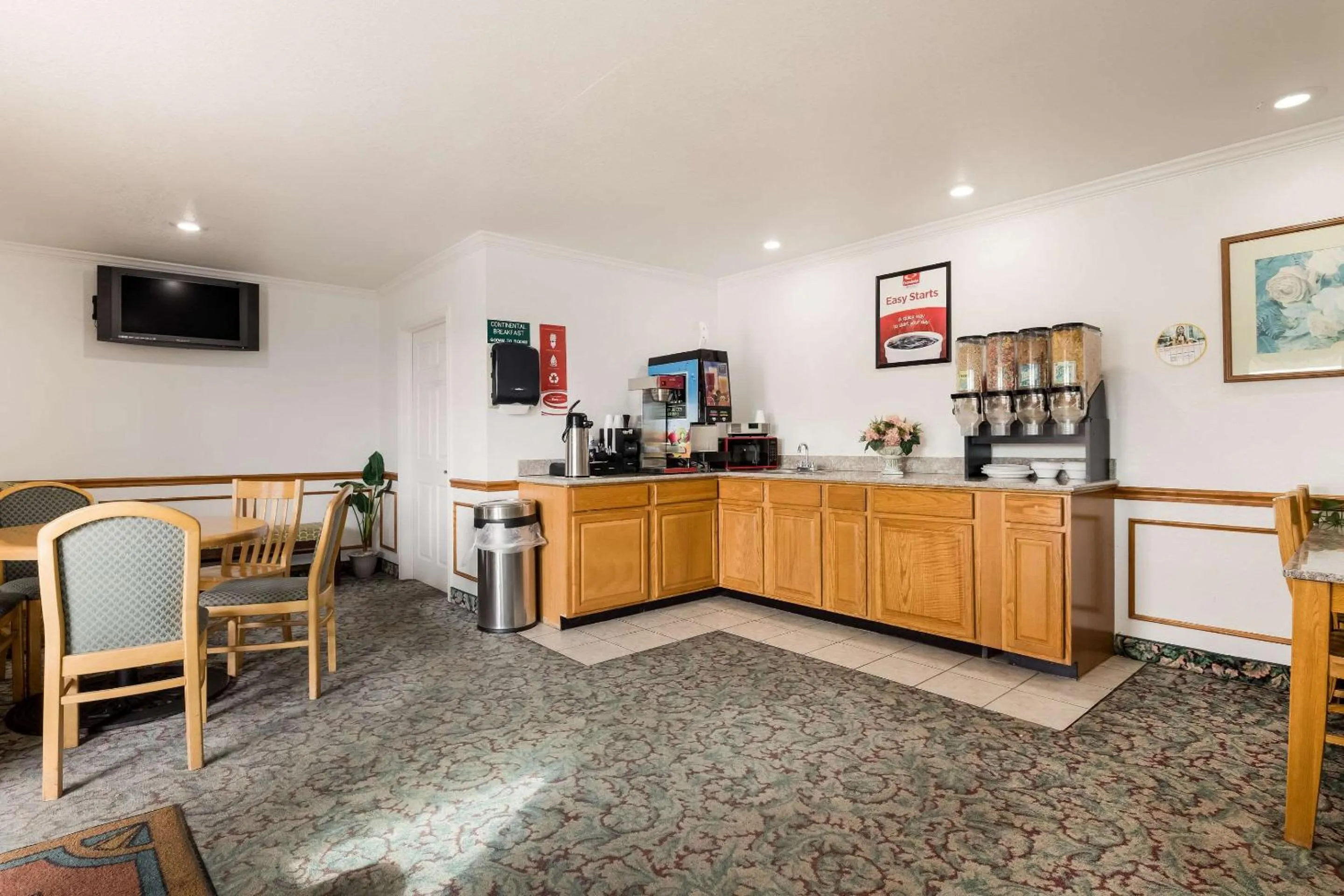 Breakfast in Econo Lodge Bartlesville Hwy 75