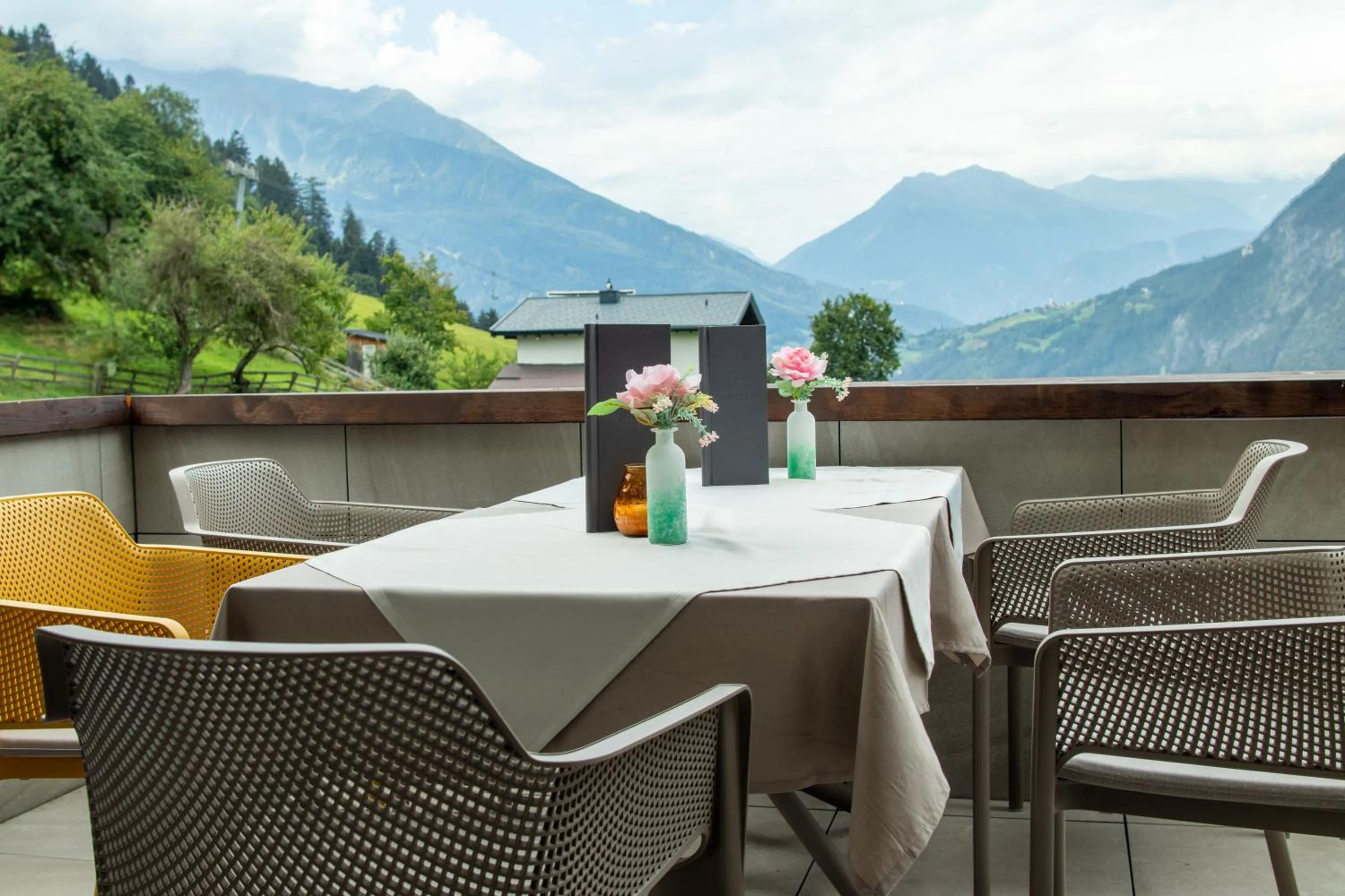 Restaurant/places to eat in Wally Berg-Appartements