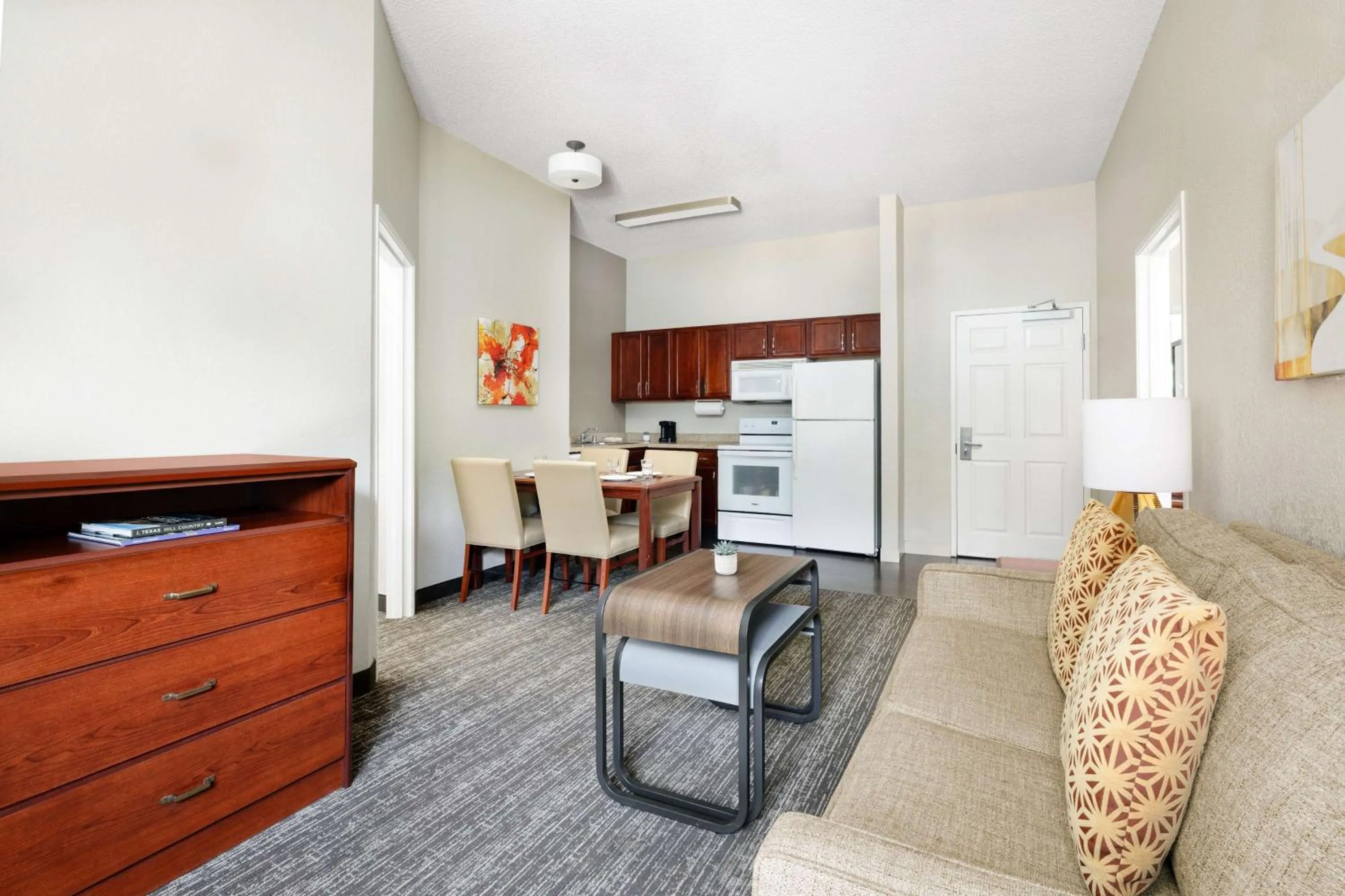 Living room in Homewood Suites by Hilton Dallas-DFW Airport N-Grapevine