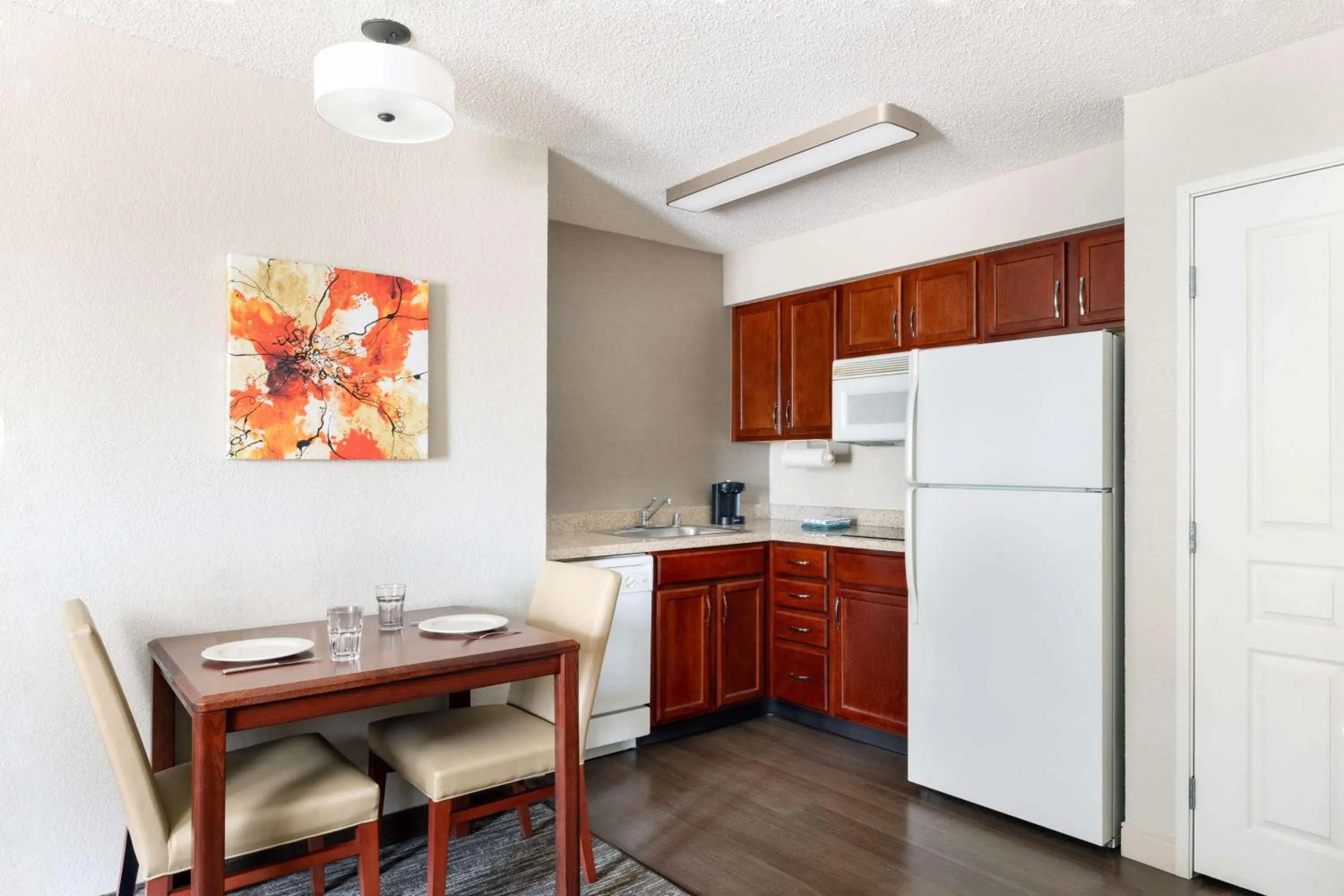 Kitchen or kitchenette in Homewood Suites by Hilton Dallas-DFW Airport N-Grapevine