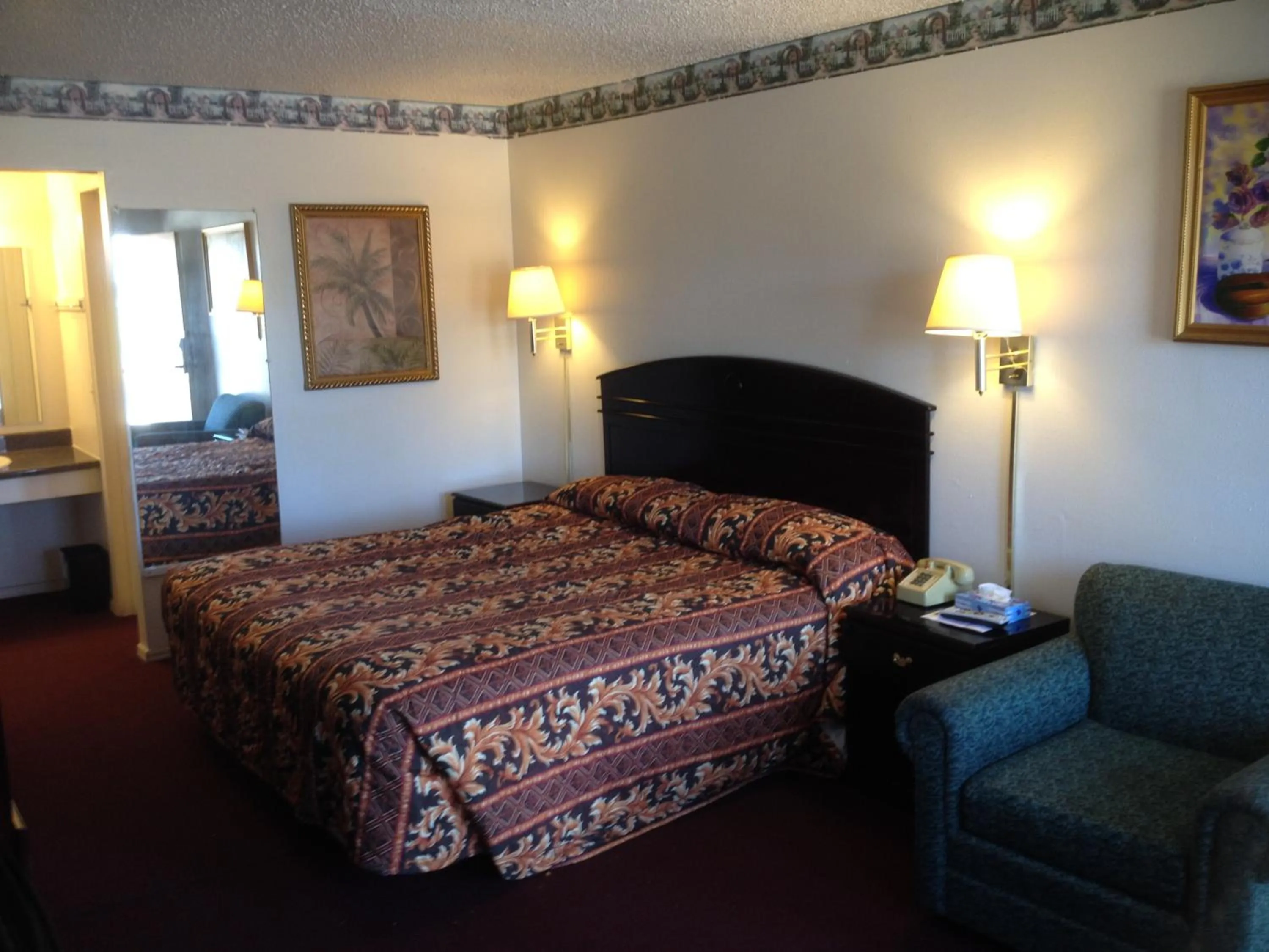 Bedroom, Bed in American Dream Inn
