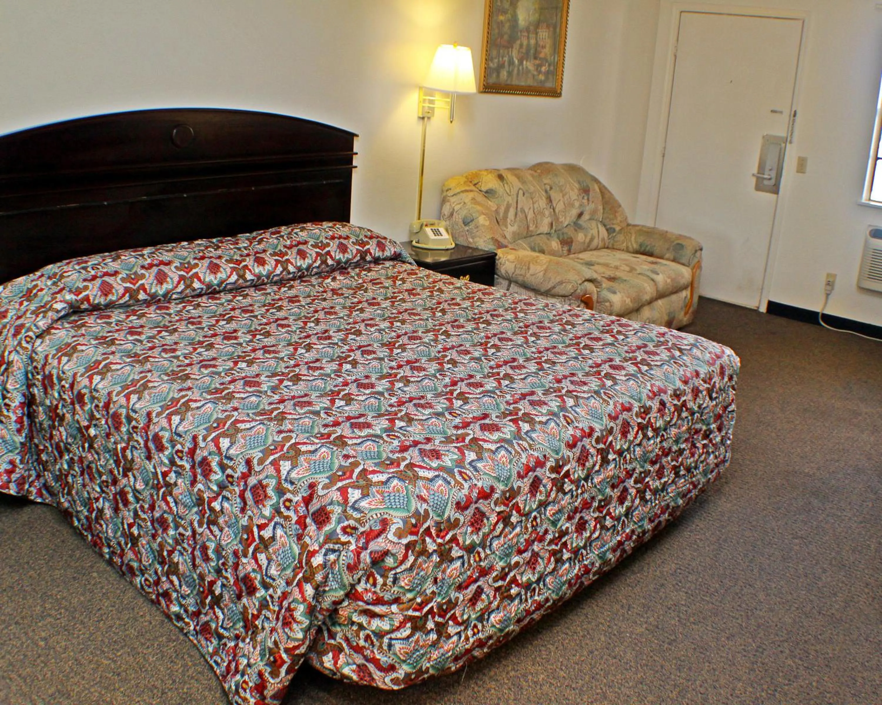 Bed in American Dream Inn