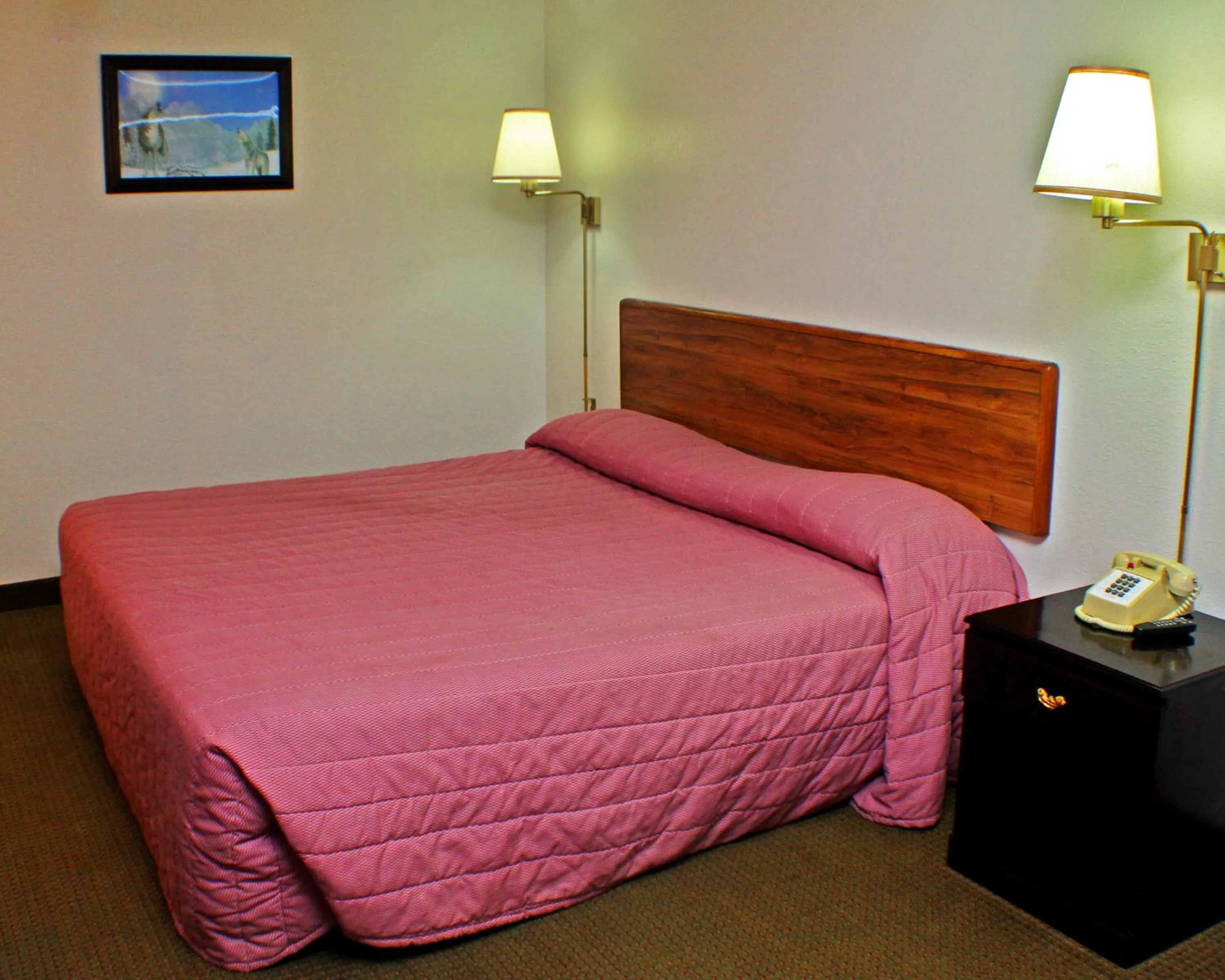 Bed in American Dream Inn