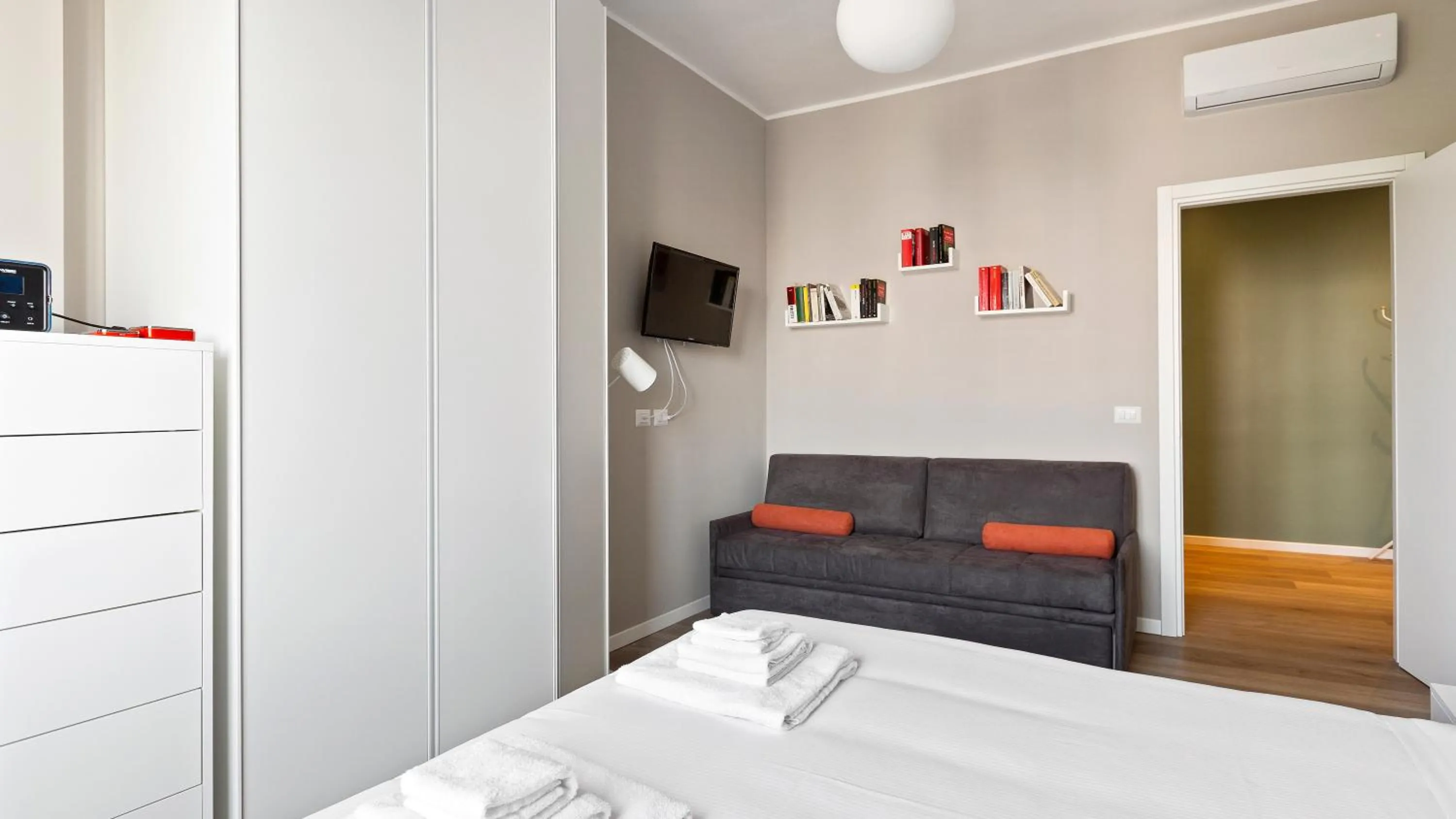 Bed in Italianway Easy - Largo Allegri 4