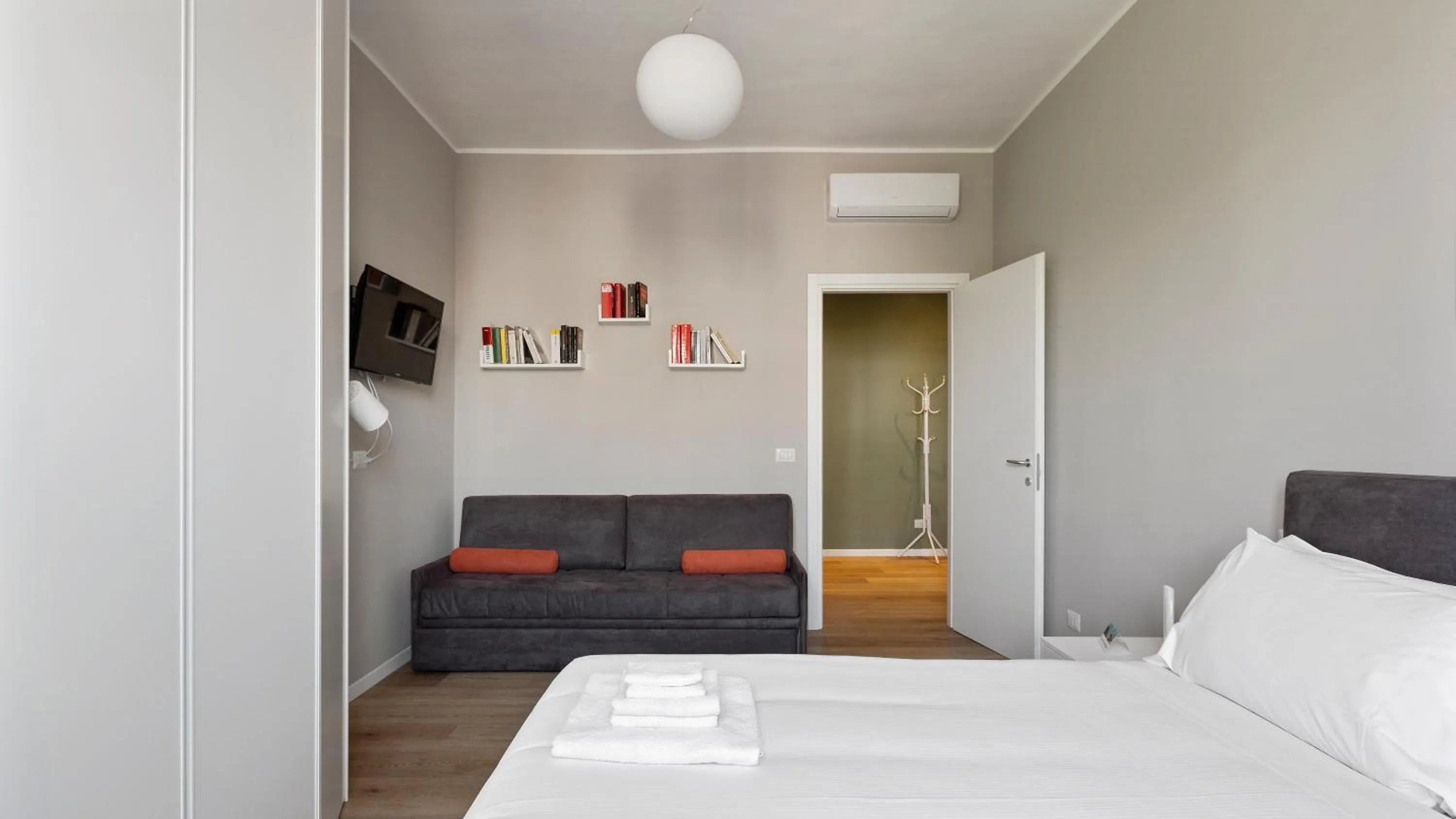 Bed in Italianway Easy - Largo Allegri 4