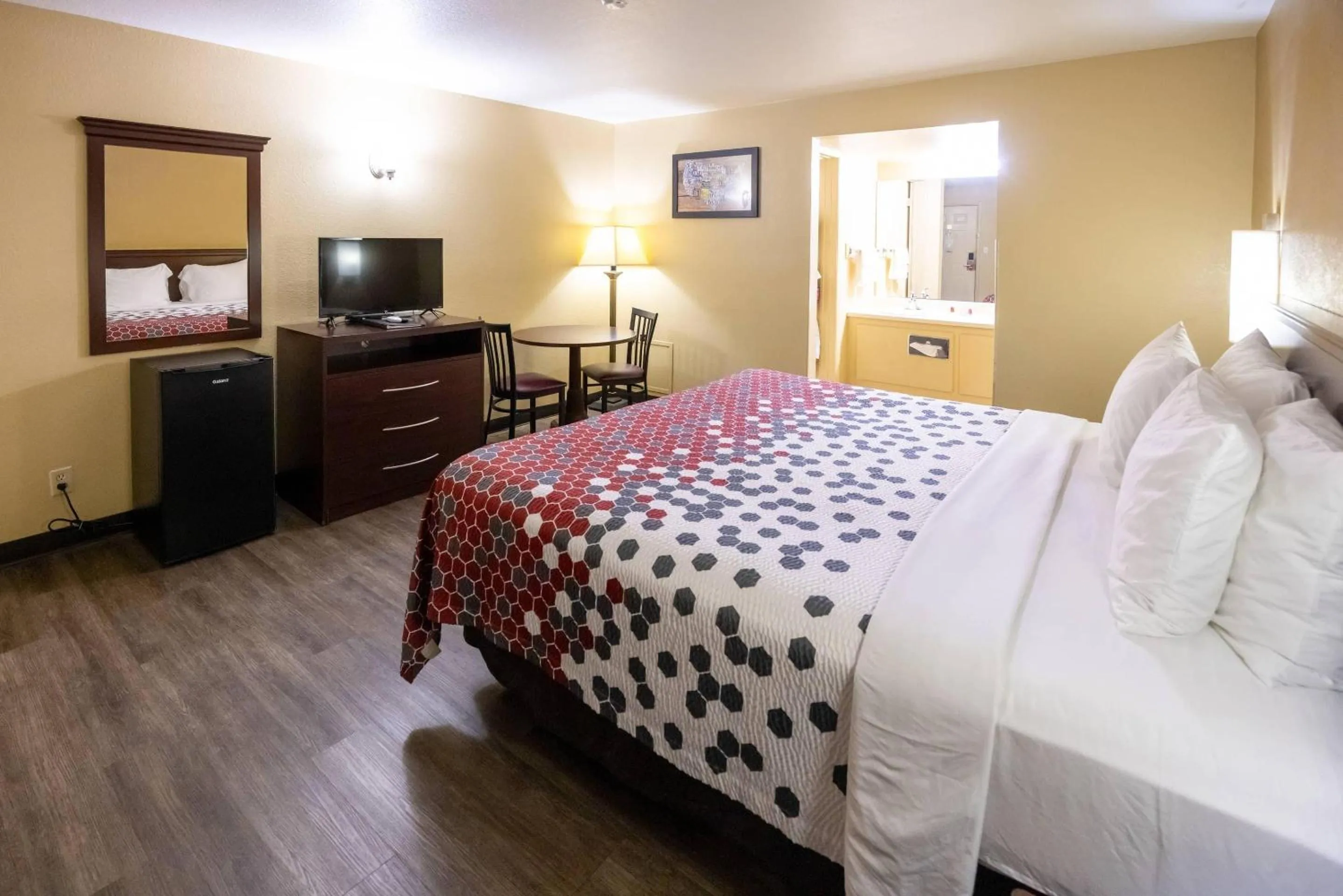 Bedroom, Bed in Econo Lodge McAlester