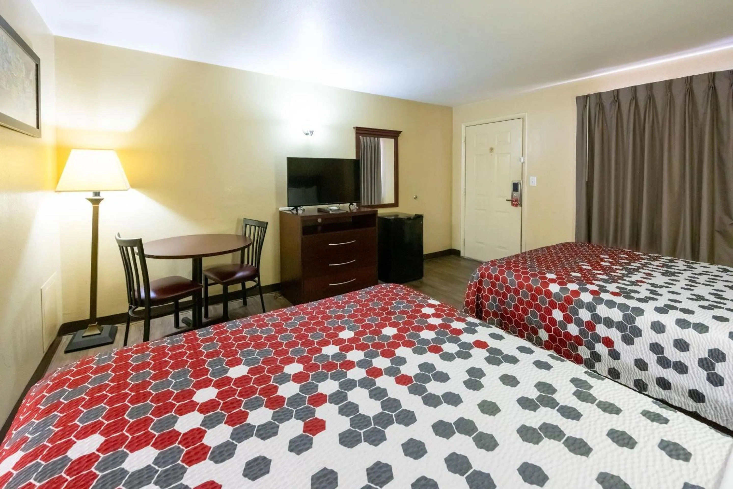 Bedroom, Bed in Econo Lodge McAlester