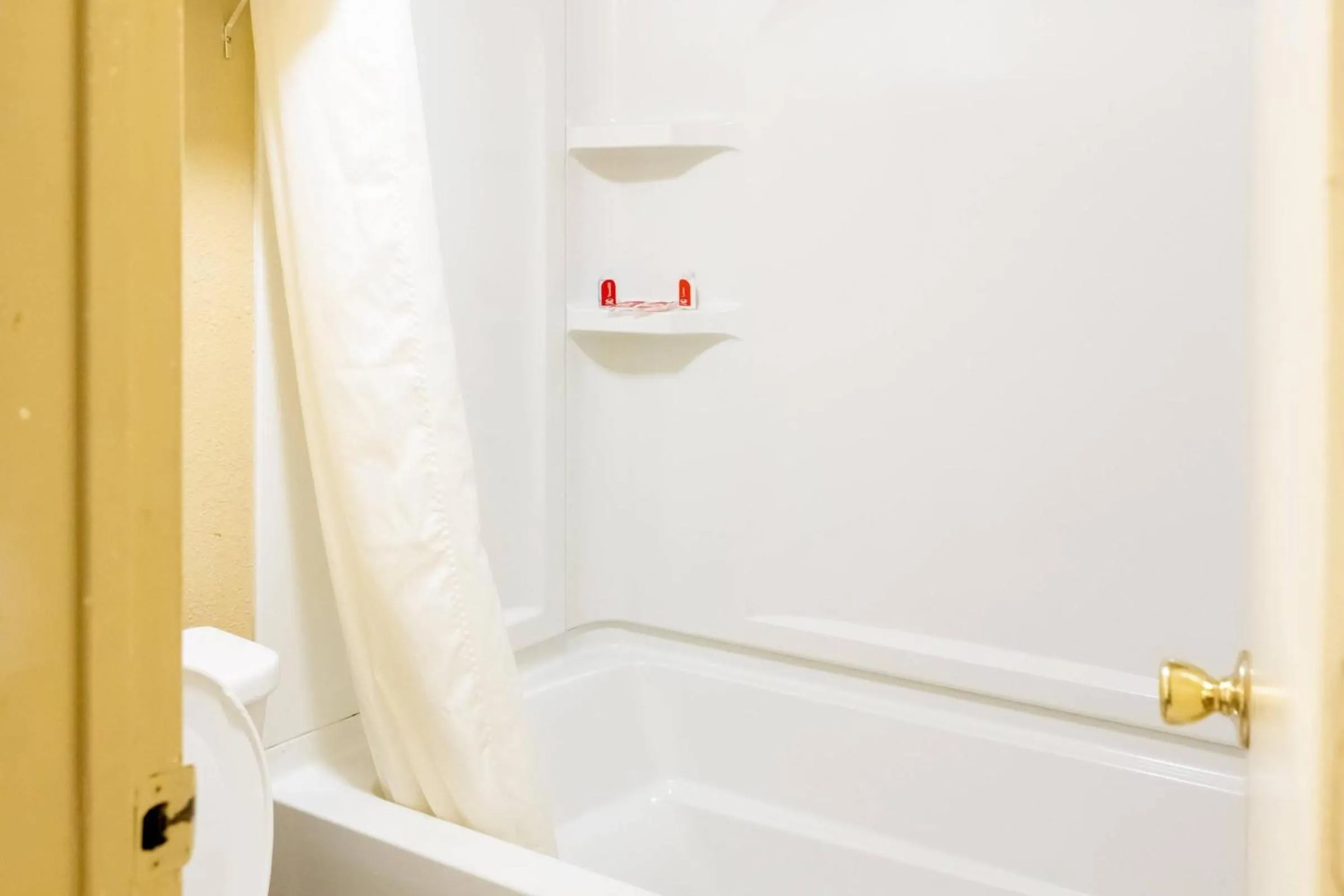 Bedroom in Econo Lodge McAlester