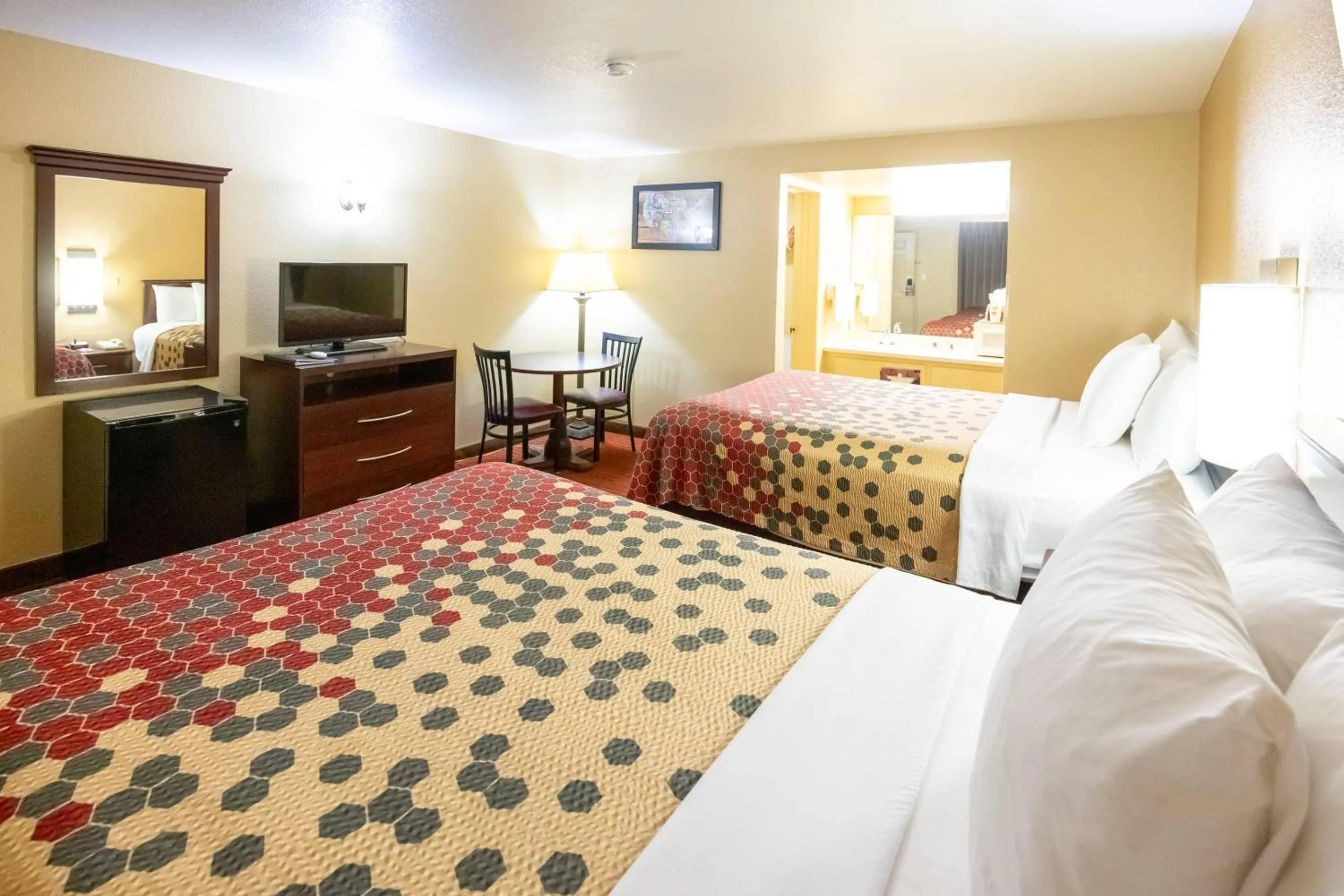 Bedroom, Bed in Econo Lodge McAlester