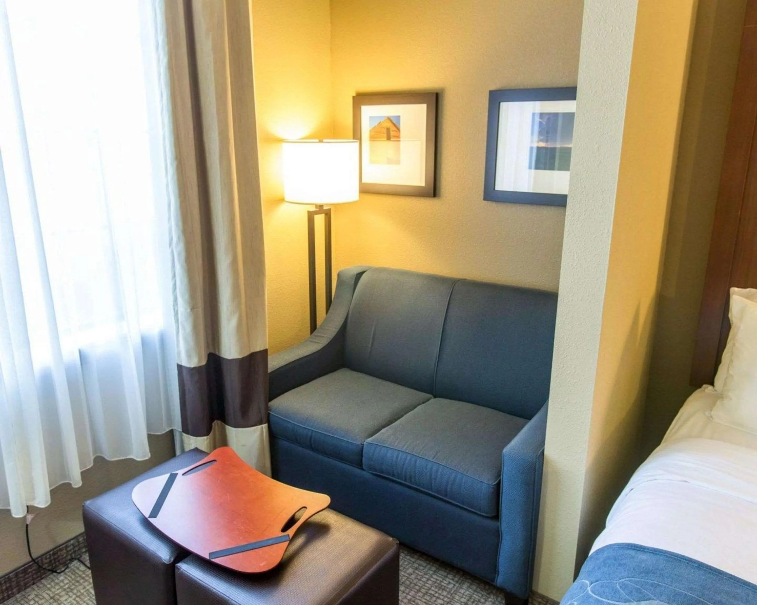 Photo of the whole room, Bed in Comfort Suites Idabel