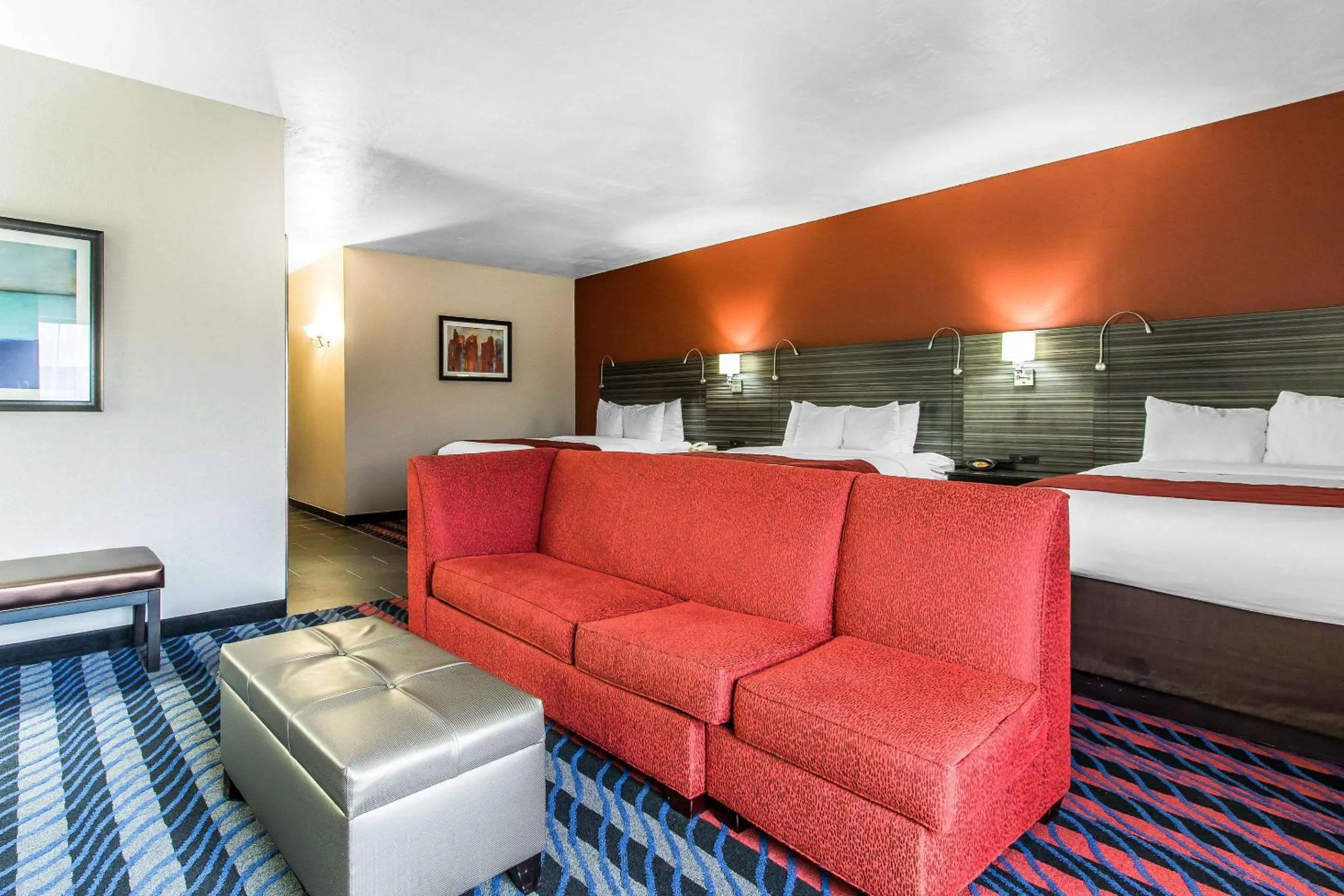 Bedroom, Bed in Comfort Suites Fairgrounds West