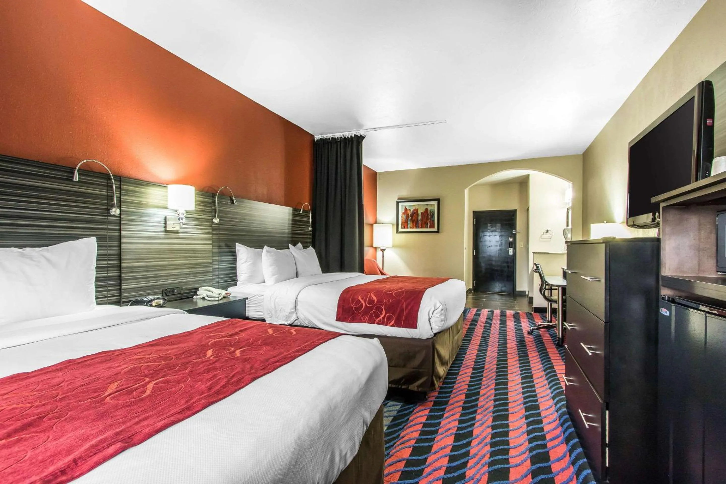 Bedroom, Bed in Comfort Suites Fairgrounds West