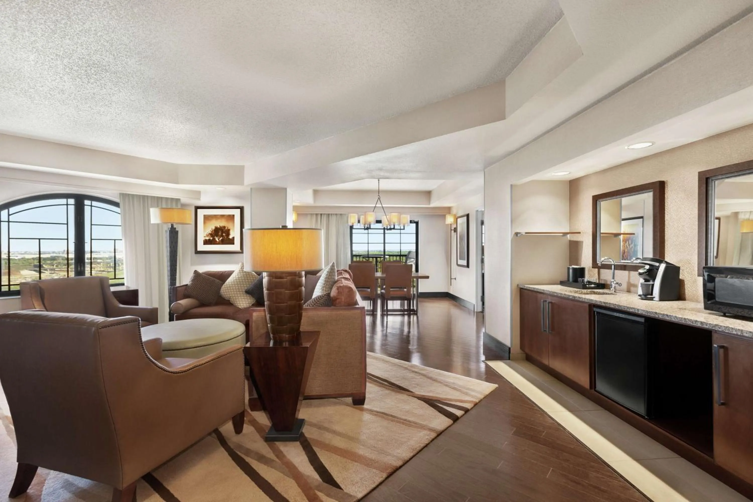 Bedroom in Embassy Suites Dallas - DFW Airport North