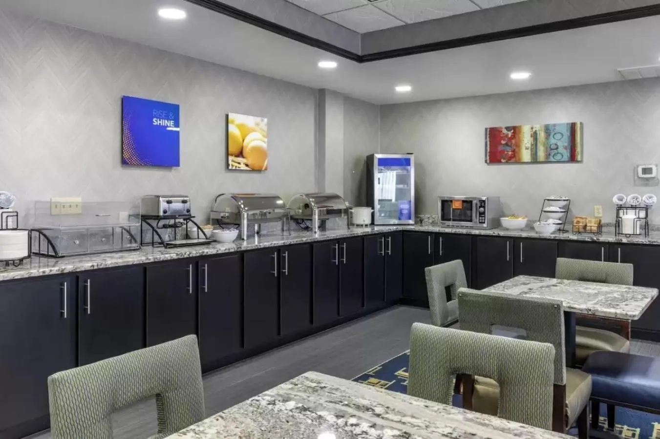 Breakfast in Comfort Inn & Suites Pauls Valley - City Lake