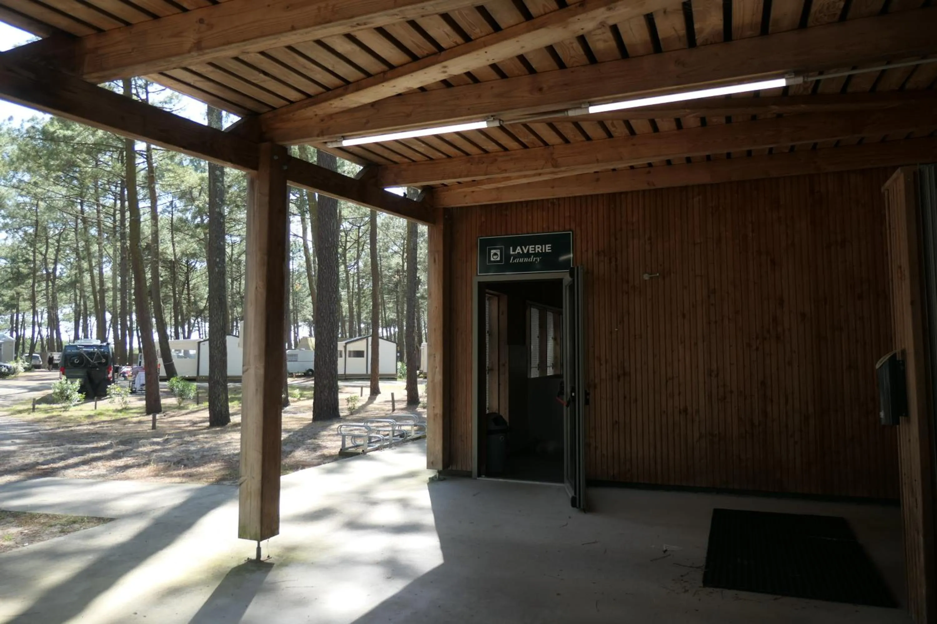 Hoya Surf Camp - Activités + logements